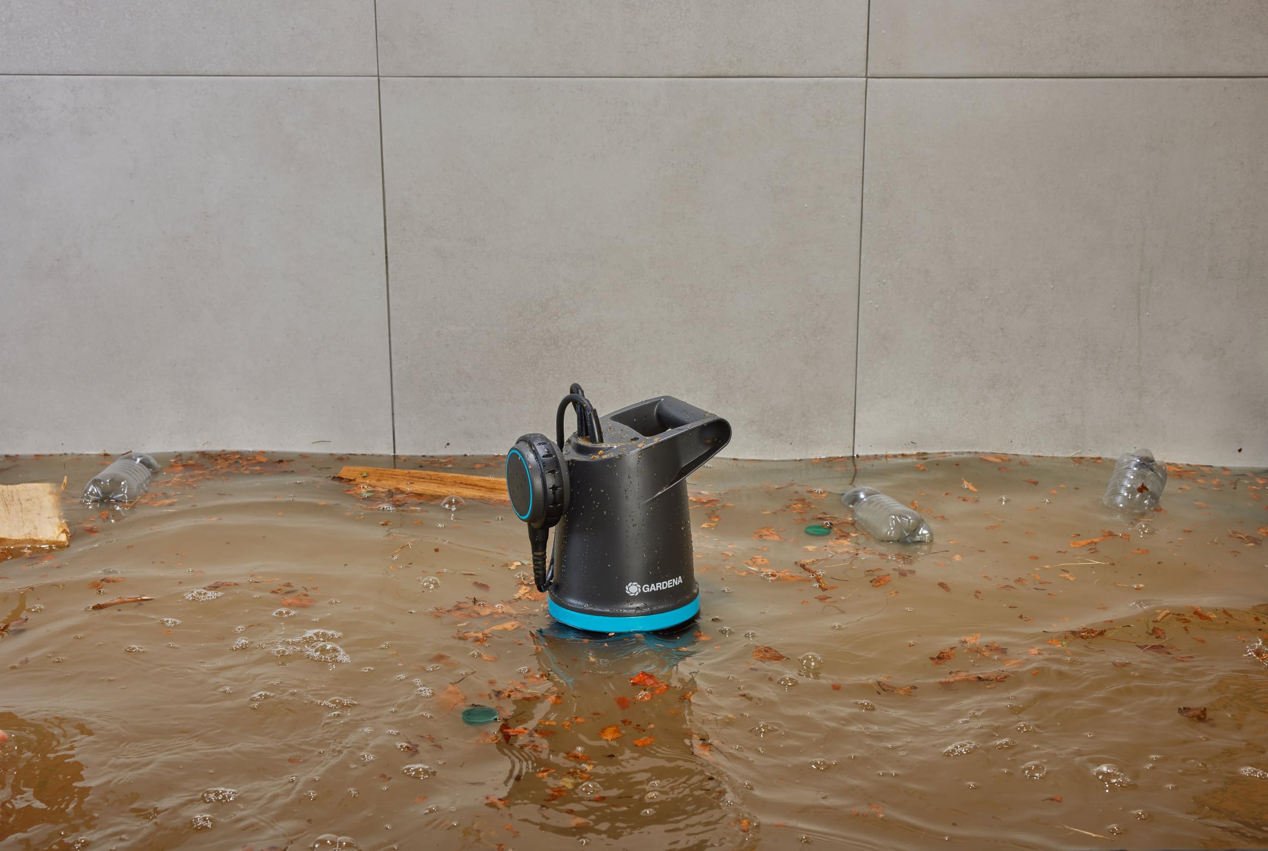 GARDENA Schmutzwasser-Tauchpumpe 20000 BASIC, 20.000 l/h, mit Schwimmschalter (09017-47)