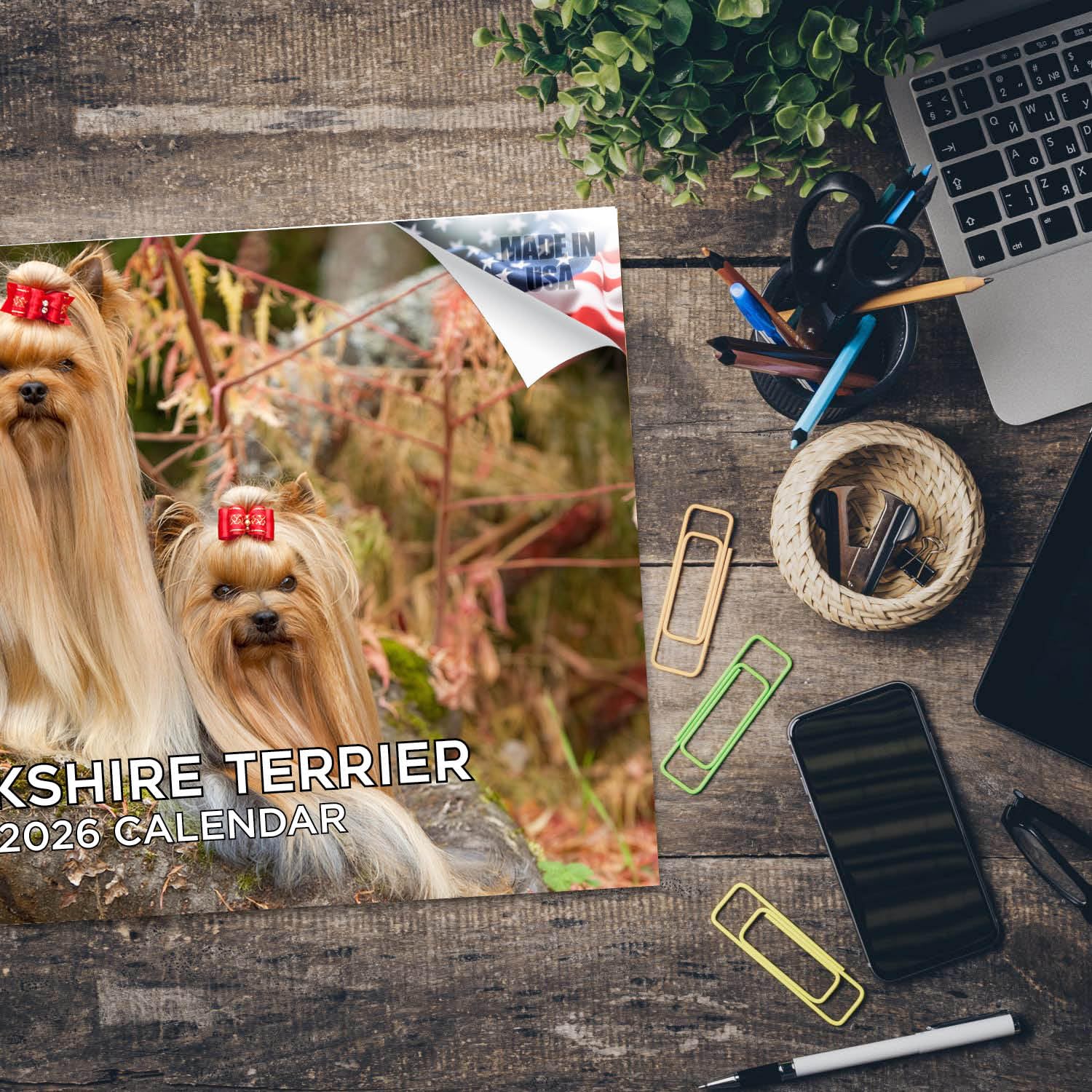 Calendario 2024 2025 Yorkshire Terrier, calendario mensile da parete con razza di cane, 30,5 x 45,7 cm, aperto, carta spessa senza sbavature, regalo, calendario per insegnanti accademici,