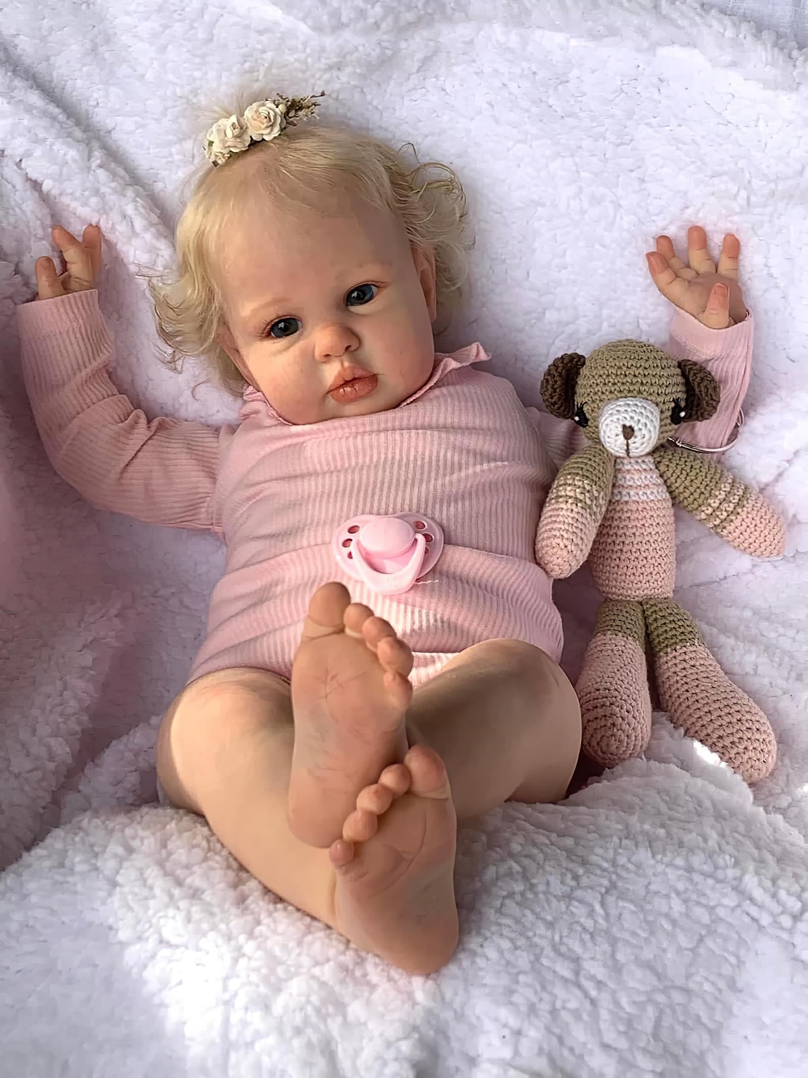 MineeQu 24 Zoll Realistische Reborn Baby Puppe Blondes Haar & Blaue Augen Kleinkind-Mädchenpuppe Rosa Strickoutfit Geschenksatz