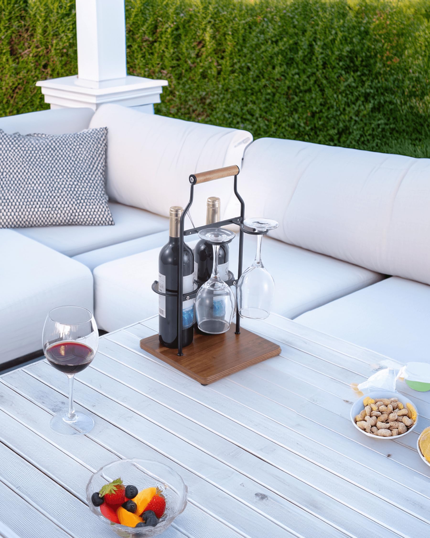 Estante de vino de encimera con asa, organizador de vino independiente con capacidad para 2 botellas y 2 copas de tallo, soporte portátil para botellas de vino y vidrio con base de madera para bar