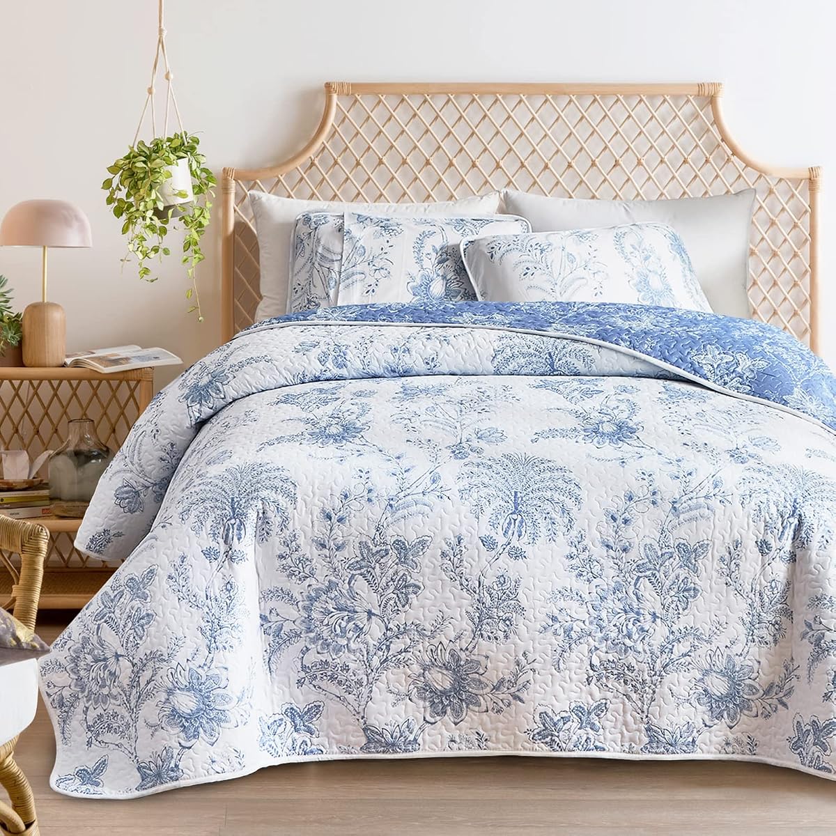 Flysheep Juego de edredón reversible tamaño Queen completo, 3 piezas, juego de cama de verano con estampado floral botánico blanco y azul, colcha ligera de microfibra suave para todas las estaciones, 92 x 90 pulgadas
