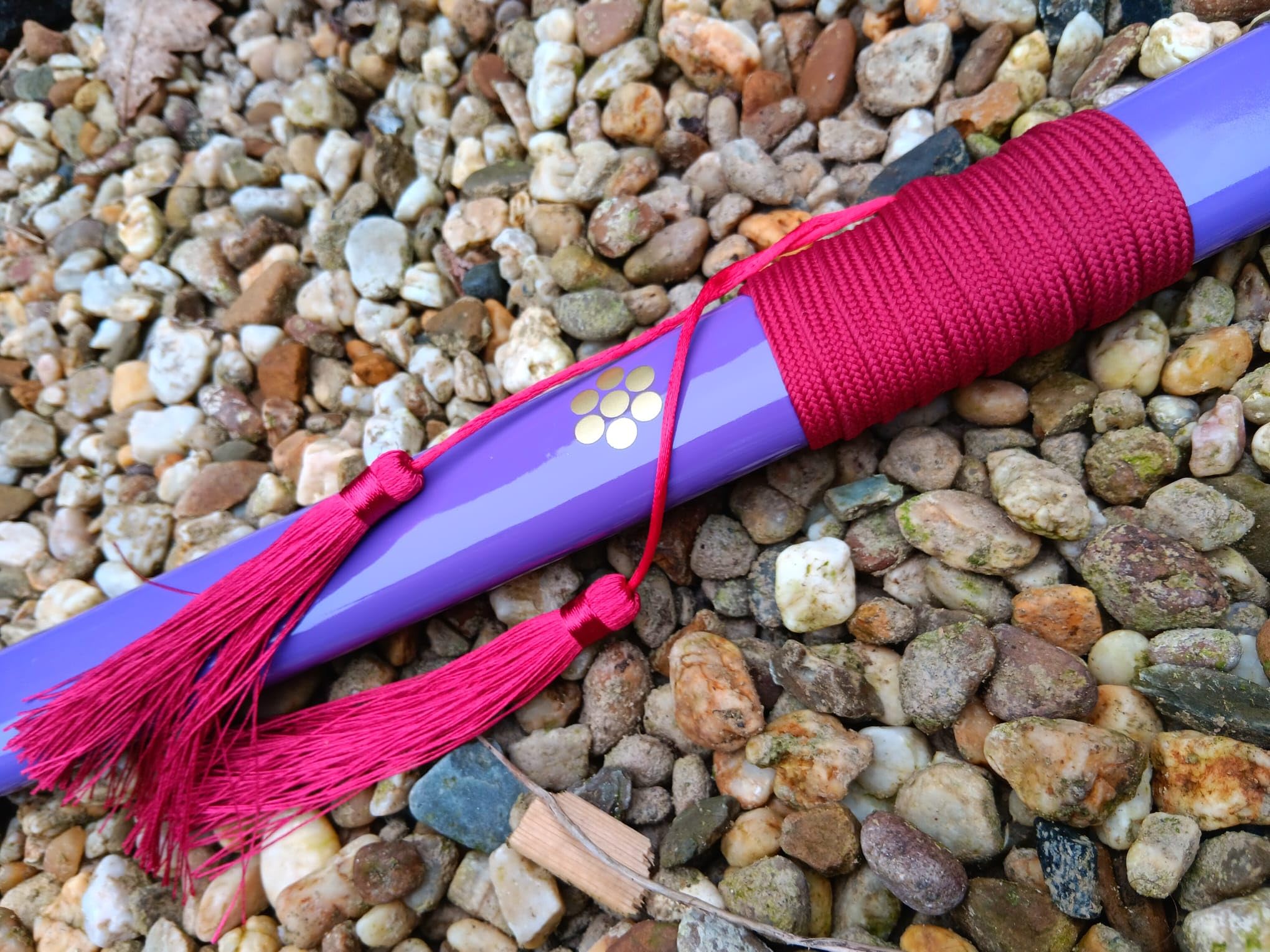 One Piece Katana Schwert Enma Zoro 106,5cm lang 70cm Klinge mit Schwertständer inkl. Präsentationsbox für Cosplay Manga Anime Japan Kampfkunst Fans Sammler Gamer