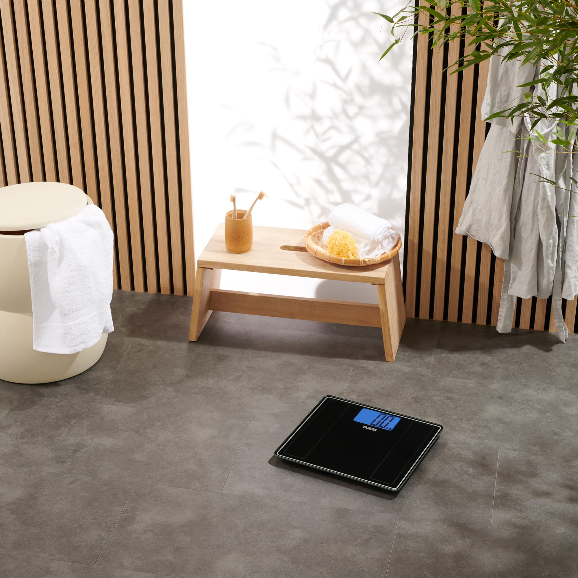 TANITA HD-382 báscula digital de baño de vidrio negra con pantalla legible