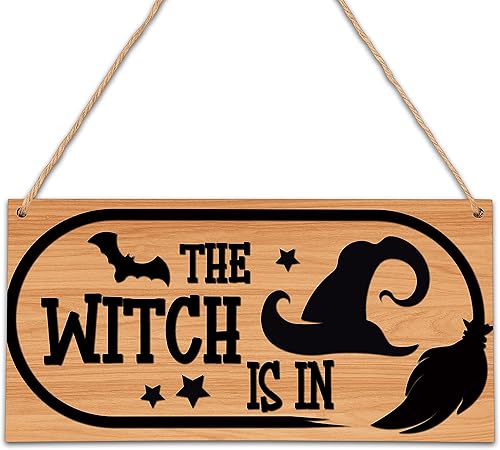 Wswood-A13 - Decoración de terror de Halloween con texto en inglés "The Witch is in Halloween", letrero de puerta de madera para puerta delantera,