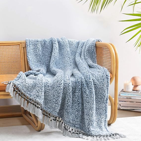 HORIMOTE HOME Ultra Soft Cozy Fleece Sherpa Throw Blanket, Lightweight Warm Decorative Throw with Tassel, Ombre Blue Reversible Boho Blanket for Sofa, Couch, Bedroom,Travel, 152x203cm