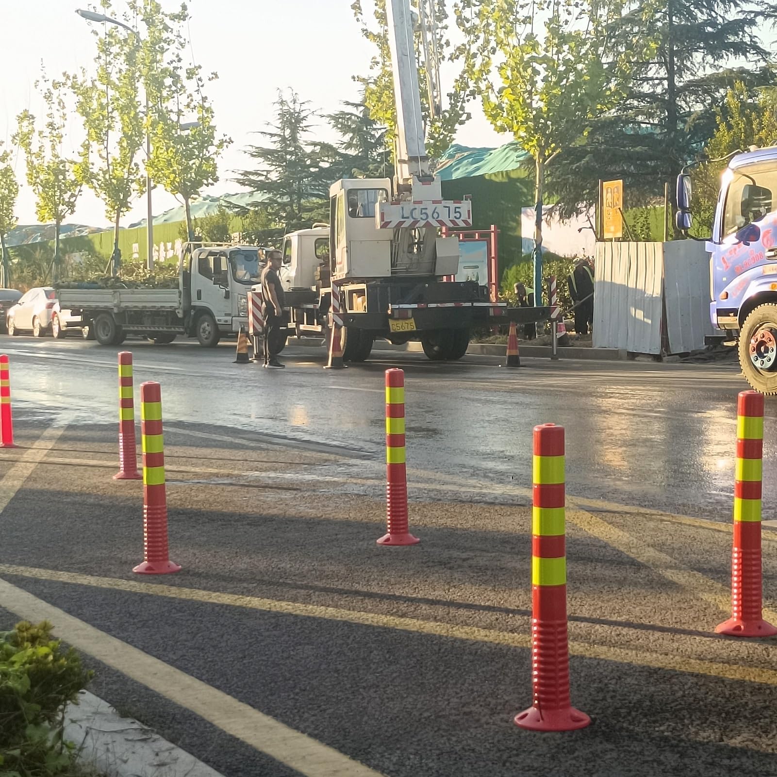 GHHVFEC Reflective Flexible TPU Safety Bollards - Traffic Bers for Enhanced Visibility and Protection (Red Yellow 2pcs)