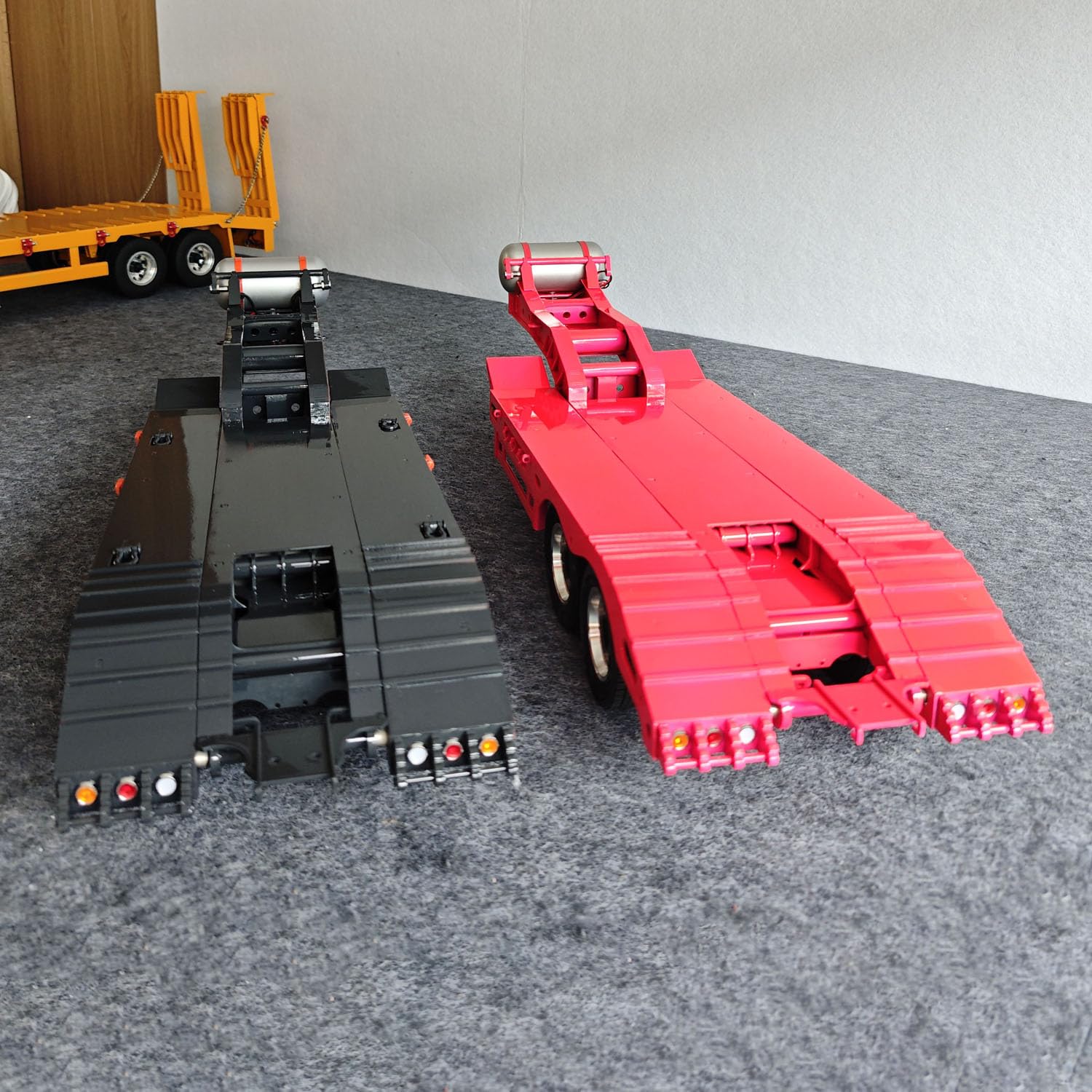 TOUCAN RC HOBBY Metall 1/14 Flach Bett anhänger 2 Achs manuell verstellbare Breite 18-23cm mit LED-Rückseiten leuchten für RC-Traktor-LKW-Modelle