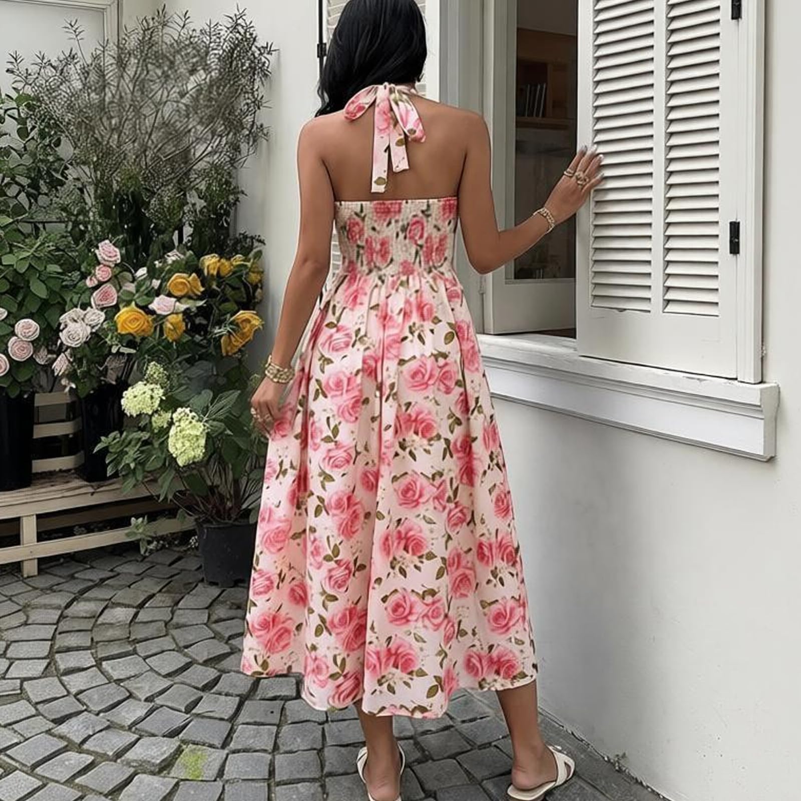 Letnia sukienka maxi w kwiaty – damska sukienka typu halter z regulowanym wiązaniem na szyi, marszczeniami i krojem w literę A; luźna sukienka letnia,L