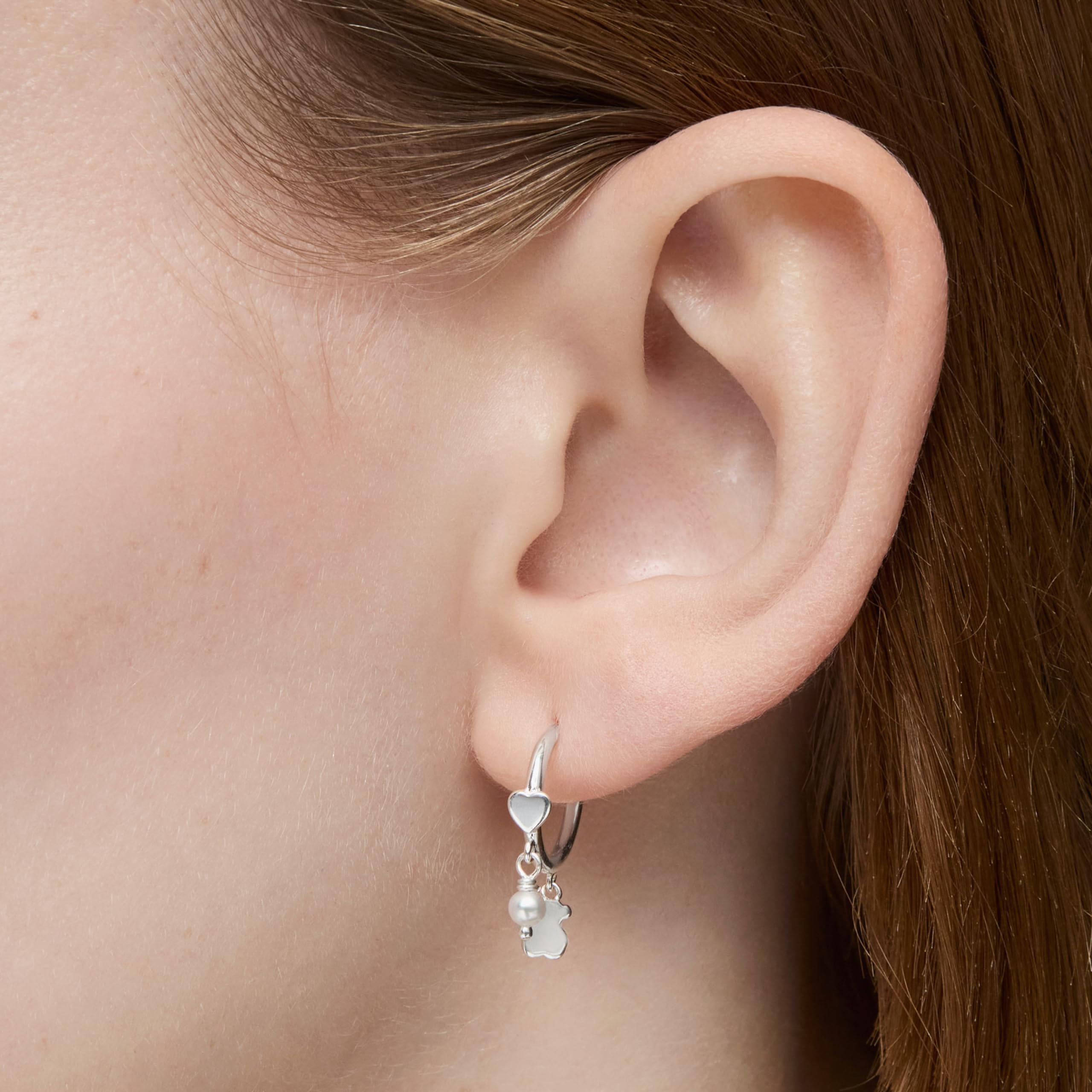 TOUS Pendientes de Aro de Plata de Primera Ley para Mujer con Diámetro de 1,25 cm y Motivos de Oso, Corazón y Perla con Cierre de Presión, Elegante y Versátil, Colección Cool Joy
