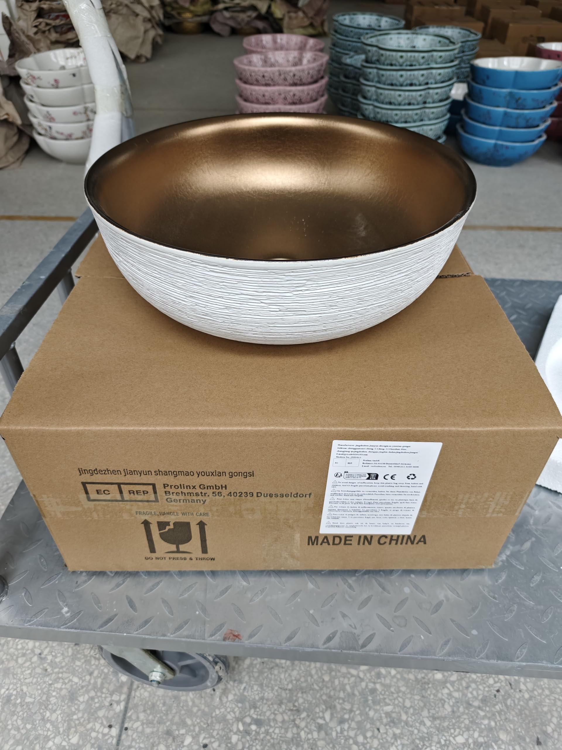 Lavando in ceramica per piano di lavoro da bagno Arte jingdezhen artigianato unico bianco oro lavabo per vanità superiore