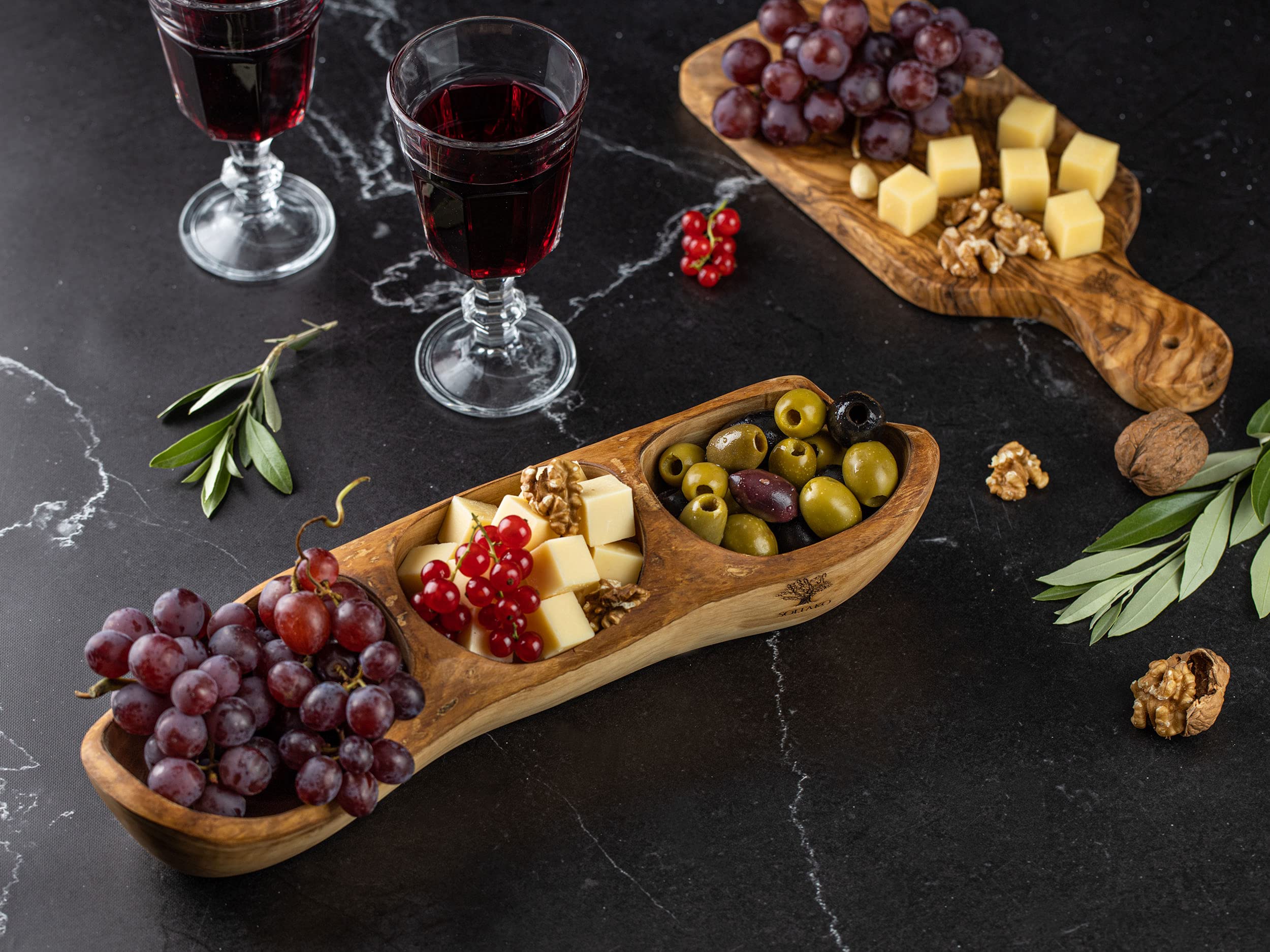 SOLTAKO Assiette Apéritif en Bois d’Olivier - Lot de 2 Plateau Apéro à 3 Compartiments - Plat de Service - Bol en Bois Brut pour Fromages, Sauces, Charcuterie, Noix - Bol à Snack - env. 34x10cm