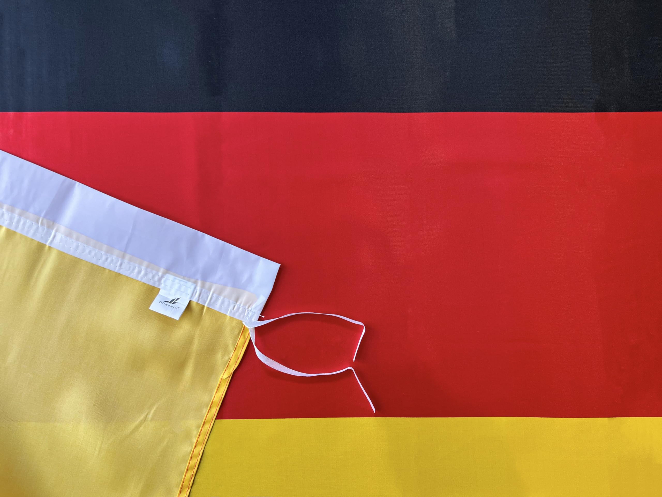 Deutschland Flagge 150x90 Cm – Reißfestes Polyester, Wetterbeständig & Mit Metallösen