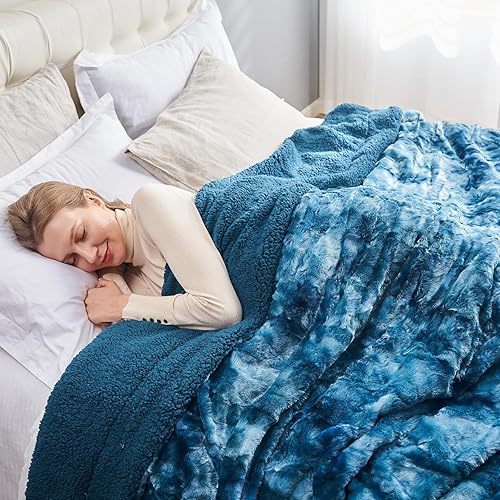 Miniatura 4 de NEWCOSPLAY - Manta de piel sintética súper suave con respaldo de sherpa, manta decorativa cálida y acogedora para habitación, sofá y piso (Gruesa -