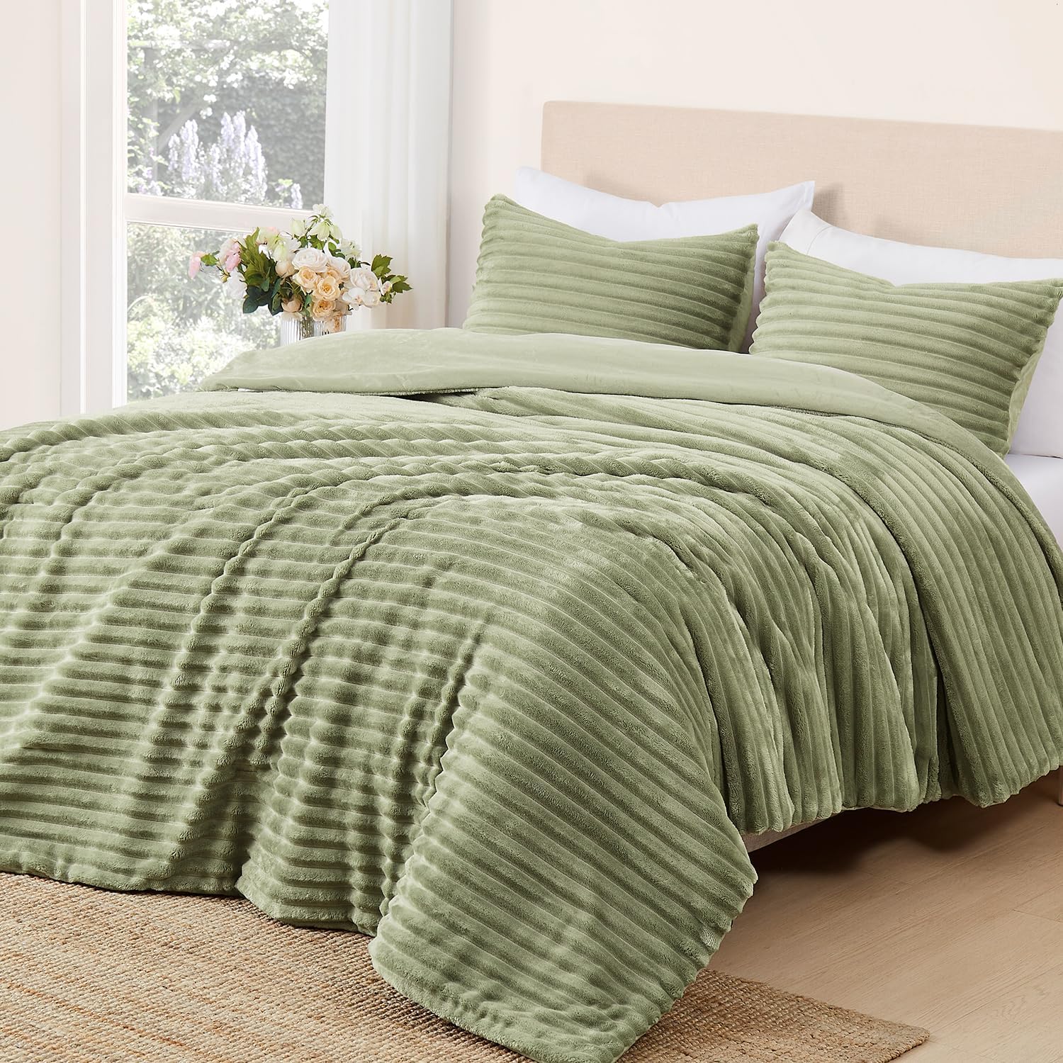 Geniospin Fleece King Size Comforter Set, Soft Fuzzy Fleece King Bedding Set, 3-Pieces Green Comforter Set for All Season, Warm Fluffy Comforter with 2 Pillow Cases - Image 2