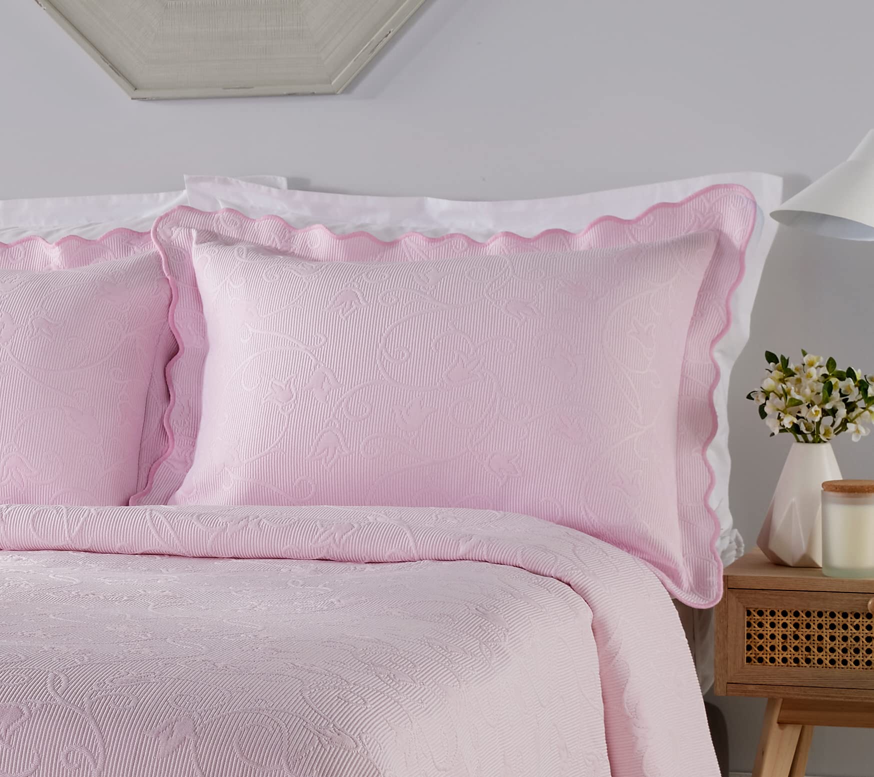 2 X PINK PILLOW SHAMS to match BEDSPREAD Matelassé Bedspreads & Coverlets FLORAL TEXTURED FRENCH STYLE Summer Blankets Throws for Beds