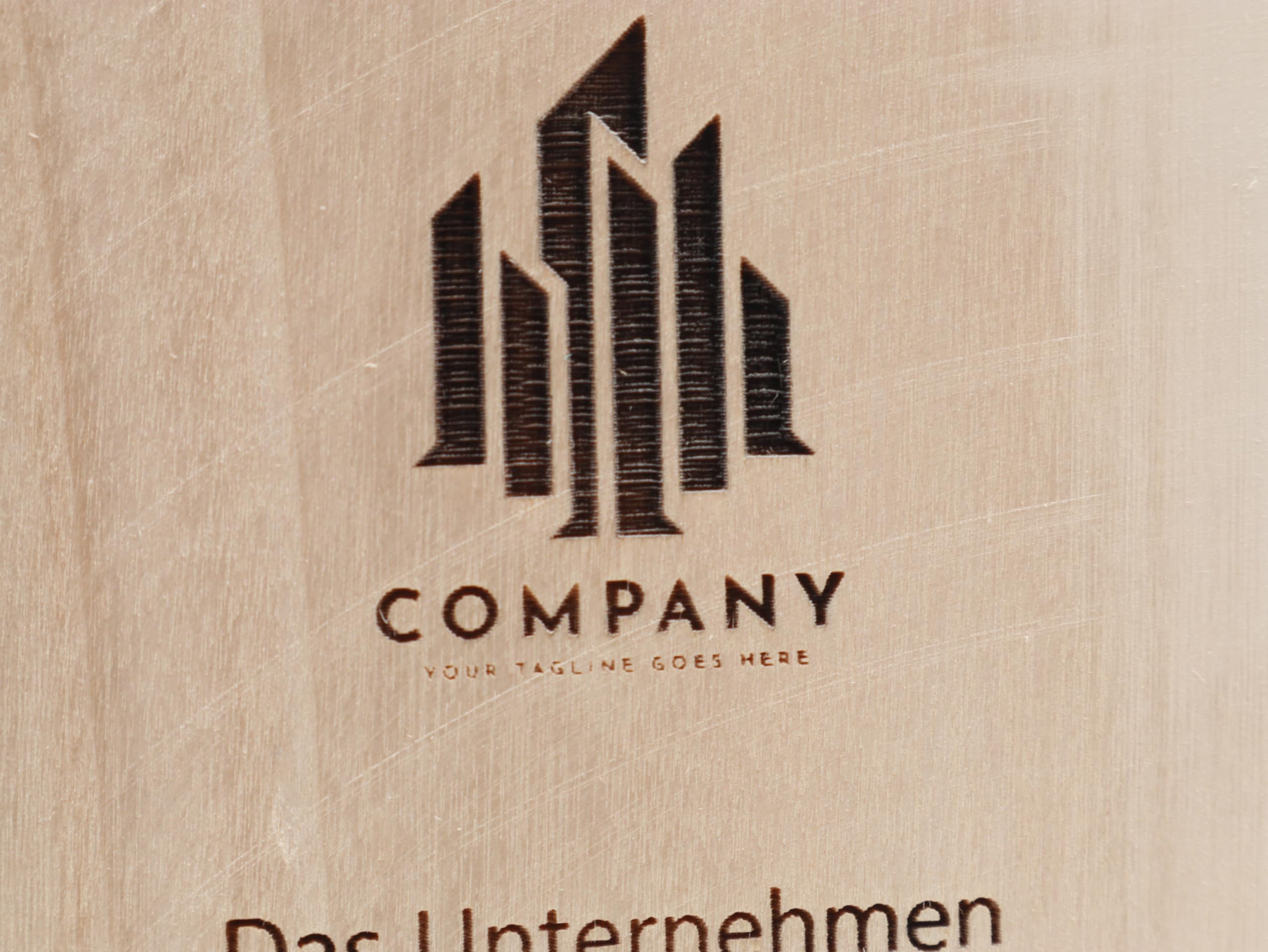 Repräsentativer Award und Trophäe, personalisiert, Kombination aus Pappel- und Nussbaum Holz, Mitarbeiter Auszeichnungen, Firmen Jubiläum, 280x190x20 mm
