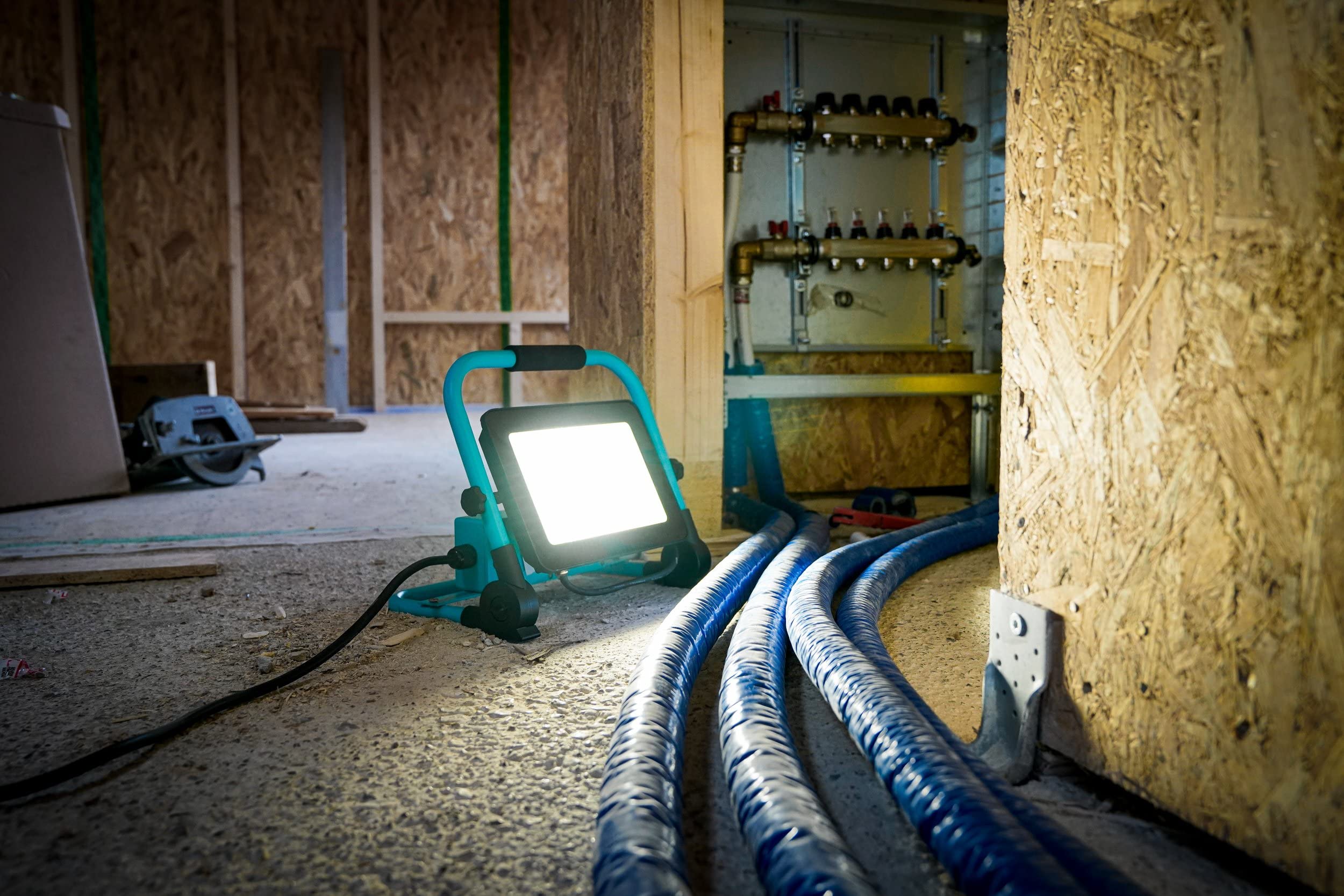 EGLO LED Baustrahler, tragbare Arbeitsleuchte aus Aluminium und Kunststoff | Arbeitsscheinwerfer in türkis und schwarz, Werkstattlampe schwenkbar, IP65, neutralweiß, 9000lm