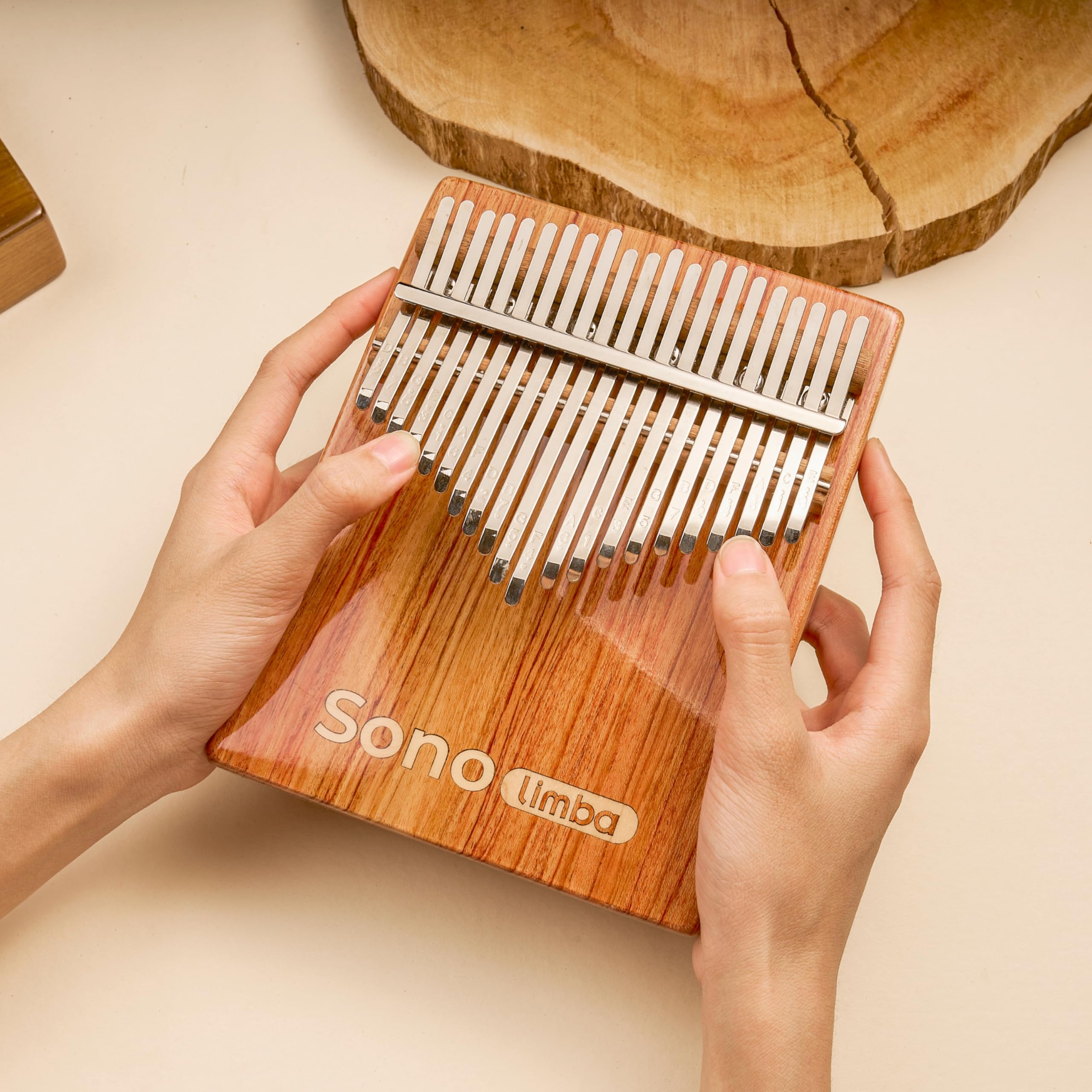 Kalimba – incluso libro di canzoni gratuito + custodia protettiva – pianoforte per pollice/pianoforte a dito/Marimba – C-Dur – facile da suonare – adatto per tutte le età (21 tasti)
