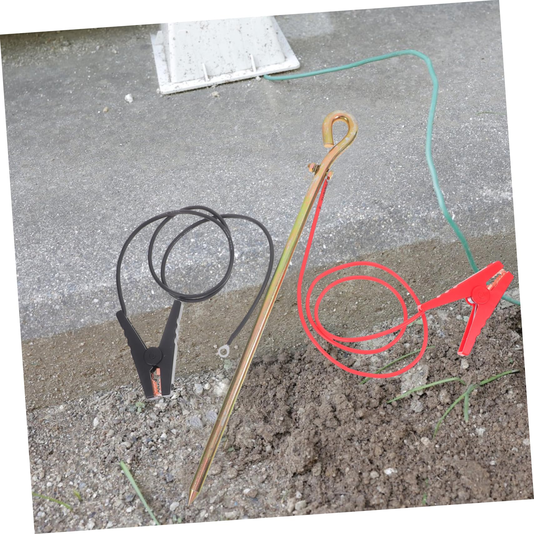 Picchetto di Messa a Terra Portatile in Ferro Dorato | Cavo Flessibile e Clip Metalliche, Connessione Sicura, per Emergenze e Recinzioni Elettriche