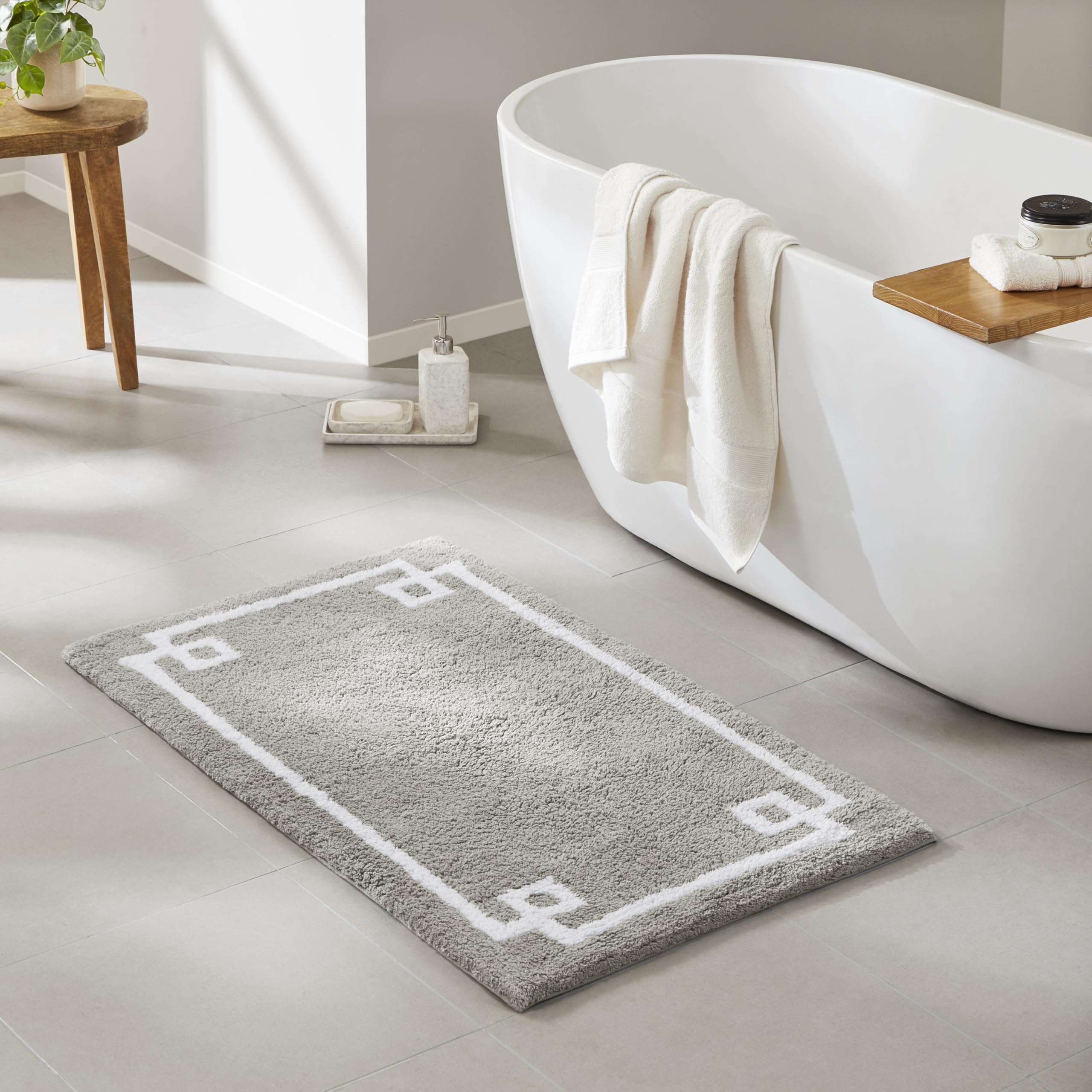 Madison Park Evan Alfombra de baño 100% algodón de Pelo Medio, Ultra Suave, Absorbente de Agua, Secado rápido, Lavable, lujosas alfombras de Color sólido para bañera, Ducha y baño, 24 x 40, Gris