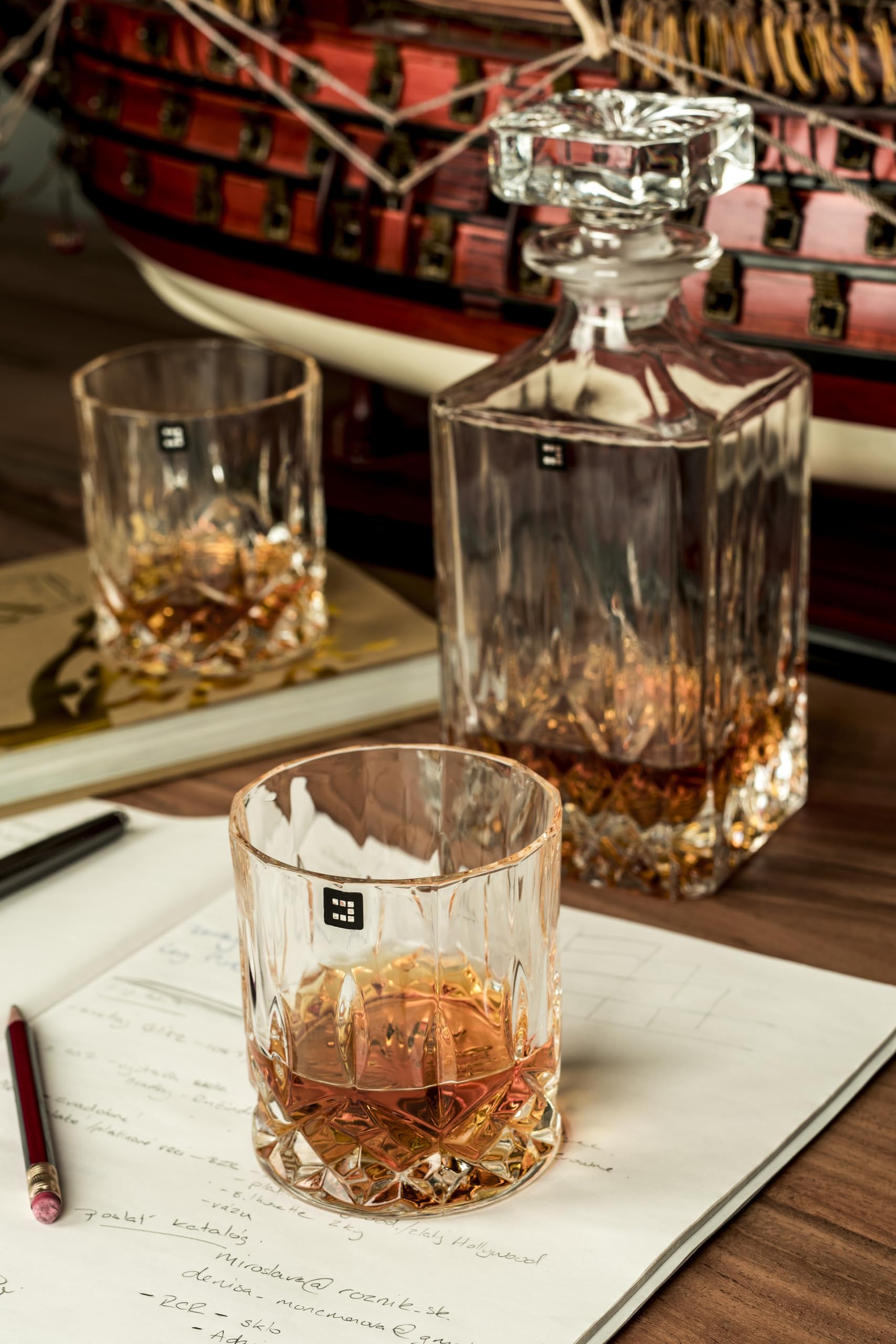 DIAMANTE Carafe à décanter à whisky Collection Dorchester en cristal 750 ml Coffret cadeau