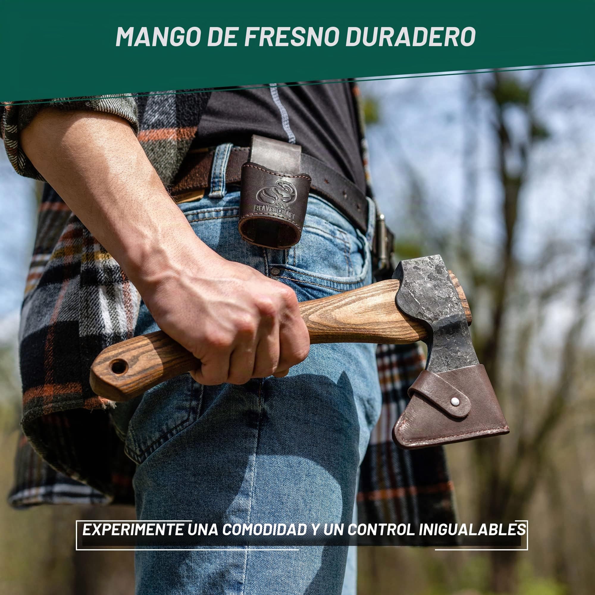 BeaverCraft Hacha de Tallado en Madera AX1 con Funda – Hacha Forjada Bushcraft para Camping – Hacha Pequeña de Bosque para Cortar y Partir – Herramienta de Jardinería con Mango de Madera