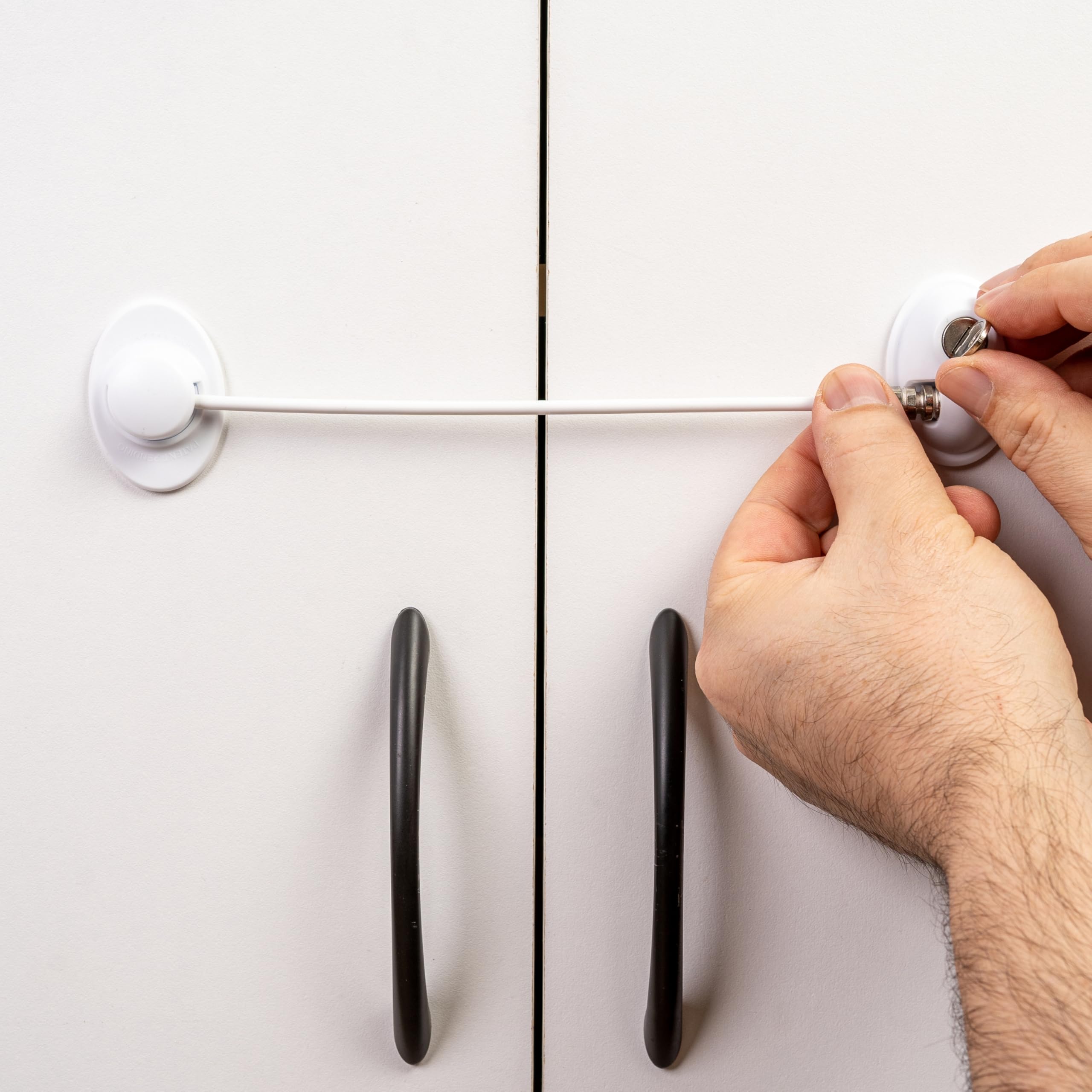Sécurité adhésive avec serrure, 1 pack, en blanc, deux clés, pastilles adhésives de rechange, serrure adhésive verrouillable pour réfrigérateur, armoire, porte, fenêtre, sécurité enfant avec clé