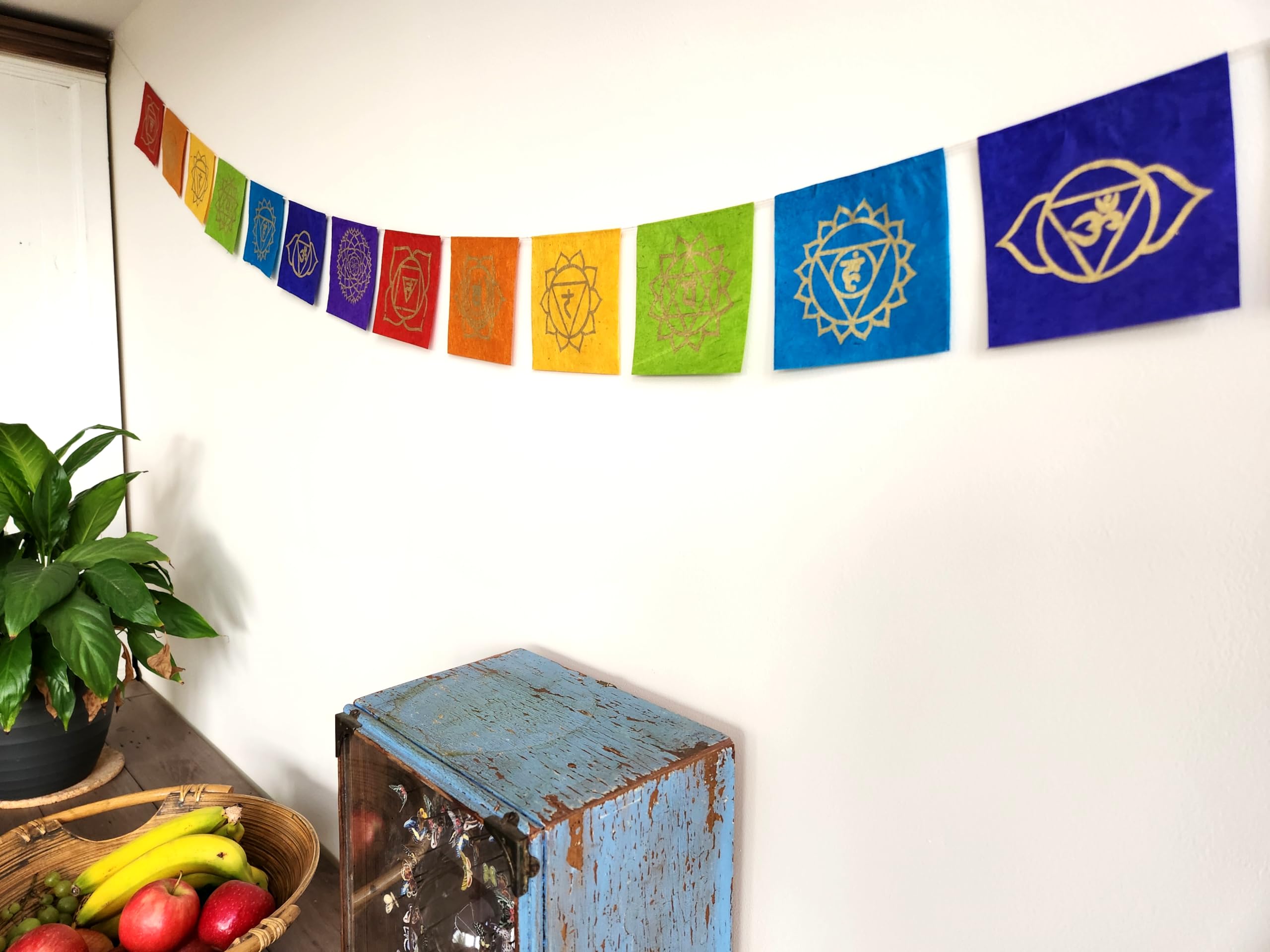 String of Lokta Paper Chakra Flags 11 x 11 cm from Nepal - Printed with all 7 Chakra Symbols - Length approx. 340 cm - Image 4