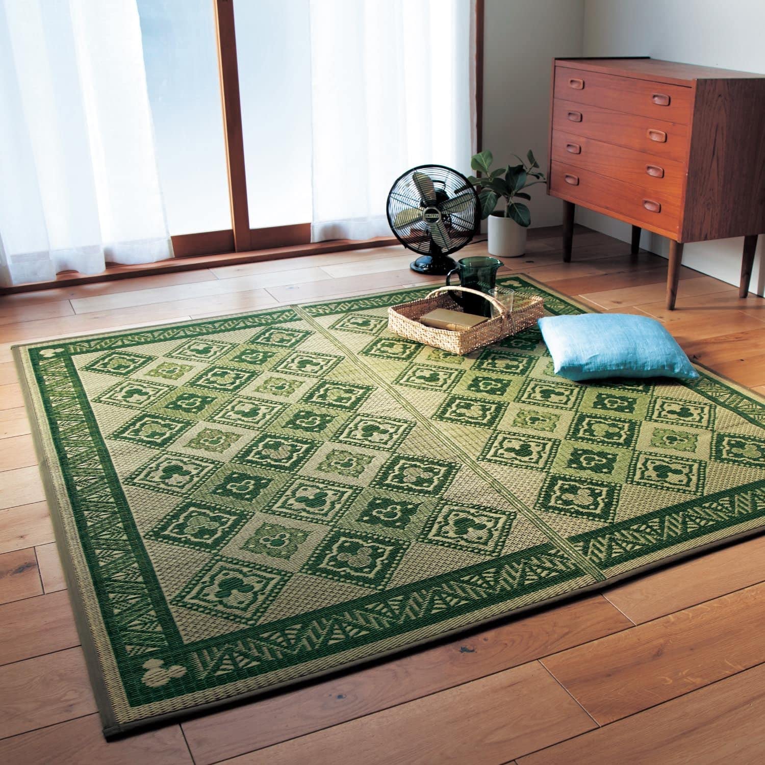 Amazon｜[ベルメゾン] ディズニー い草ラグ タイルデザイン イ草・畳