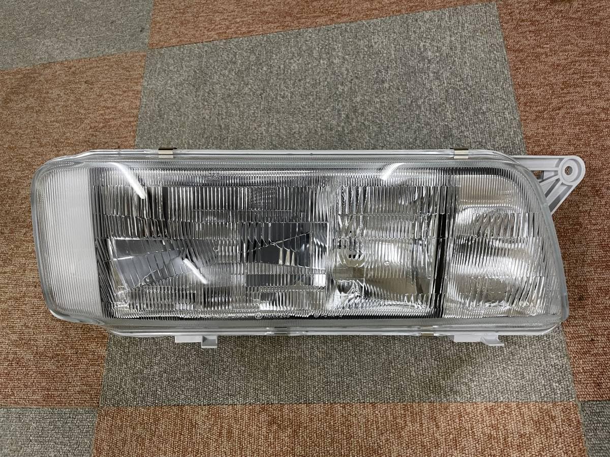 いすゞギガ ディスチャージヘッドランプ 左側