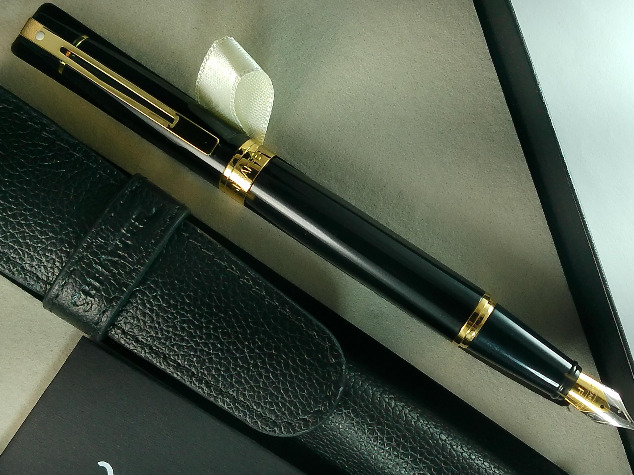 Amazon.co.jp: Sheaffer 300 光沢ブラック ゴールドトリムペンとレザー