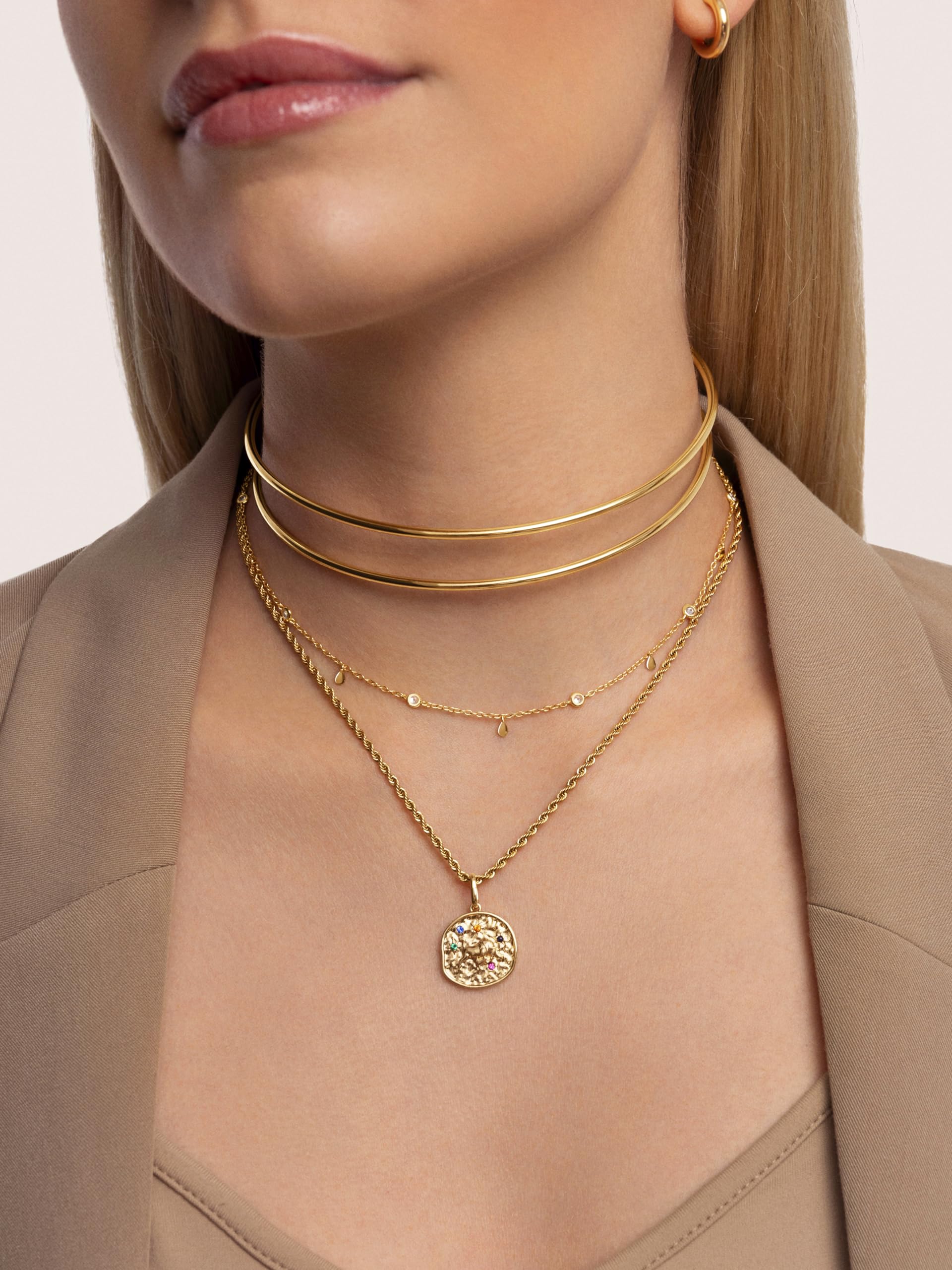 SINGULARU - Choker Double Ring. Collana Rigida Doppia Vicina al Collo. Ottone con Finitura Placcata Oro 18Kt. Regolabile. Gioielli da Donna