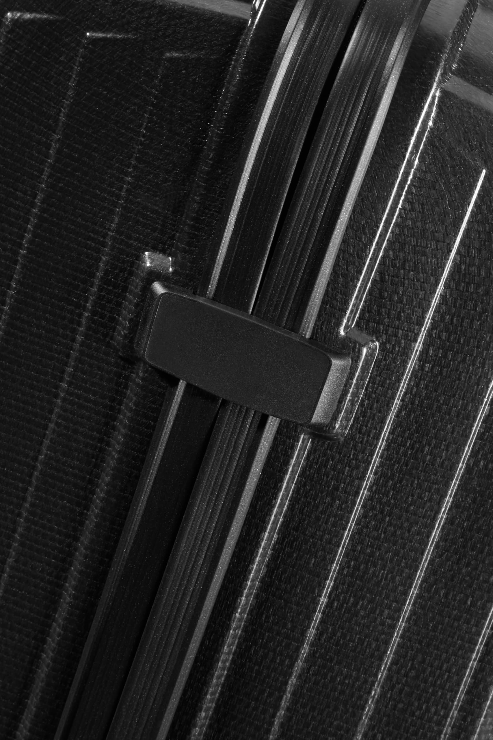 Samsonite Lite-Box - Premium Hartschalenkoffer Mittelgroß 69 cm, Reisekoffer mit 4 Rollen, Leicht, TSA-Schloss, 75L - 2.80 KG - Schwarz