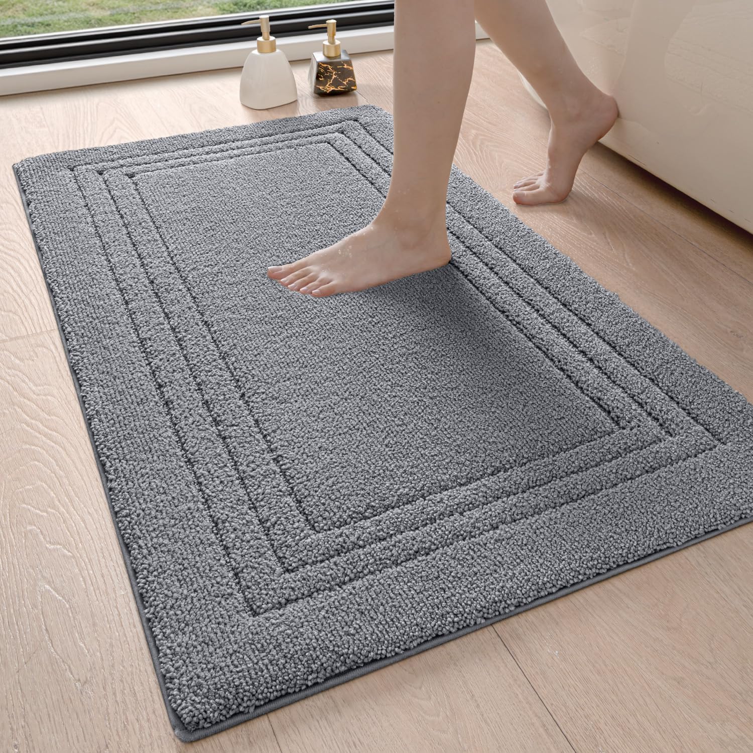 DEXI Badezimmerteppich 60 x 110 cm, weicher Badematte, rutschfest waschbar Badvorleger, Saugfähige Duschvorleger für Badezimmer, Dusche, Dunkelgrau
