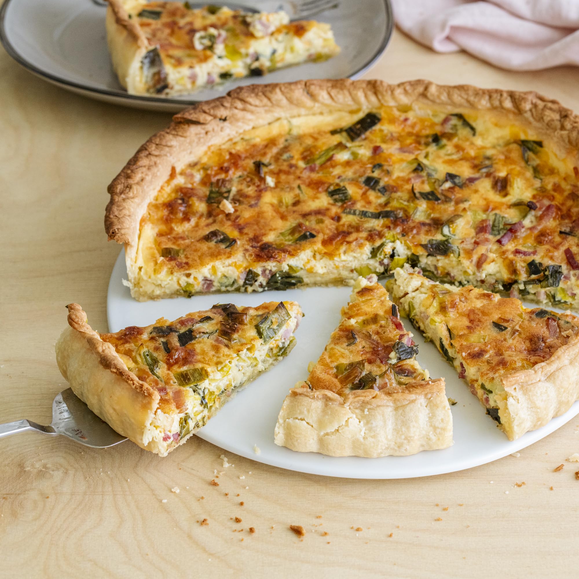 coox Moule à quiche avec fond en porcelaine de 26 cm de diamètre en rouge, cuire et servir et couper directement sur la plaque en porcelaine, pas besoin de le mettre en œuvre