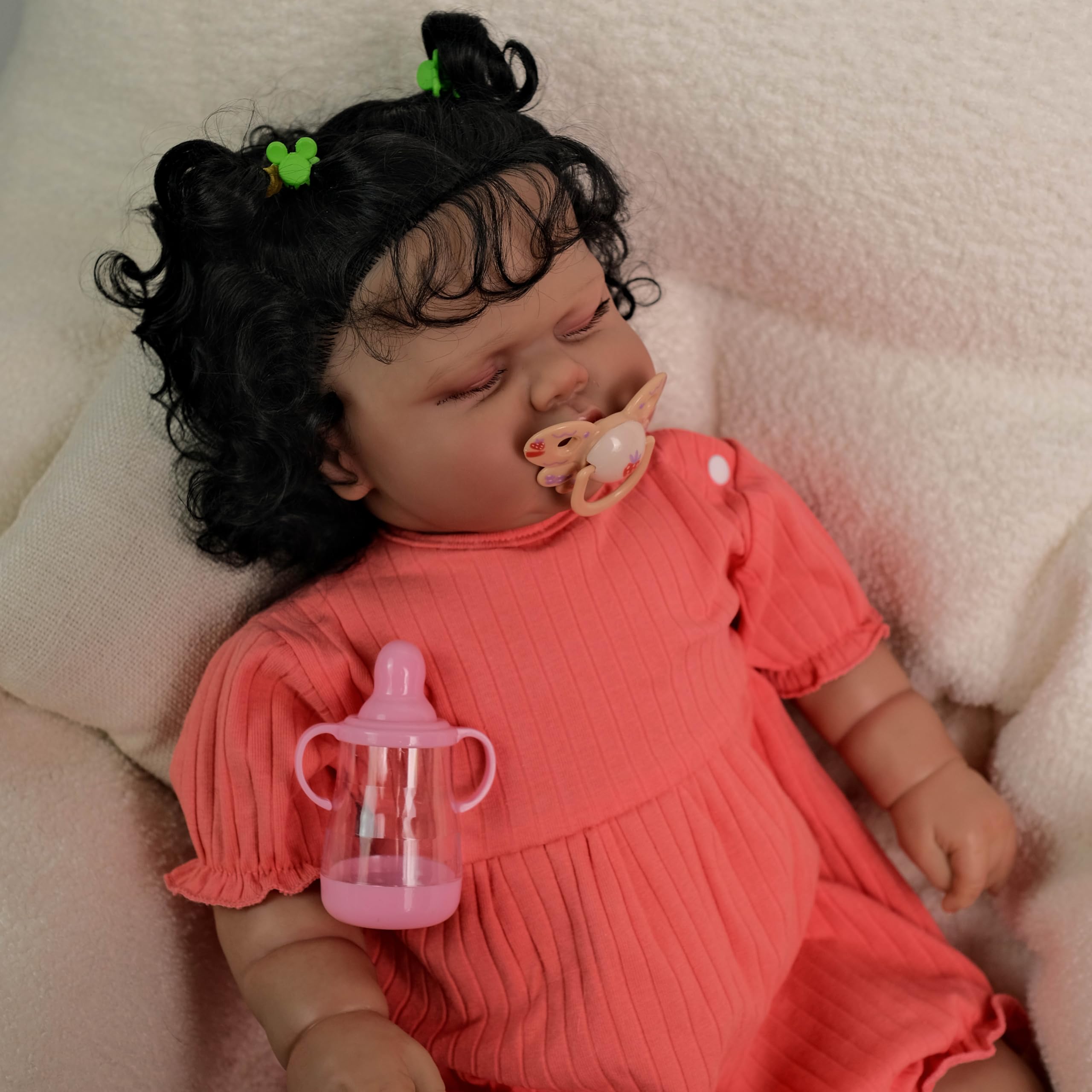 Reborn Babypuppen Schlafendes Mädchen 24 Zoll Afroamerikanisch Realistische Neugeborene Baby Puppen Weicher Körper Lockiges Haar Und Schwarzbrauner Haut Lebensechte Kleinkind Puppe