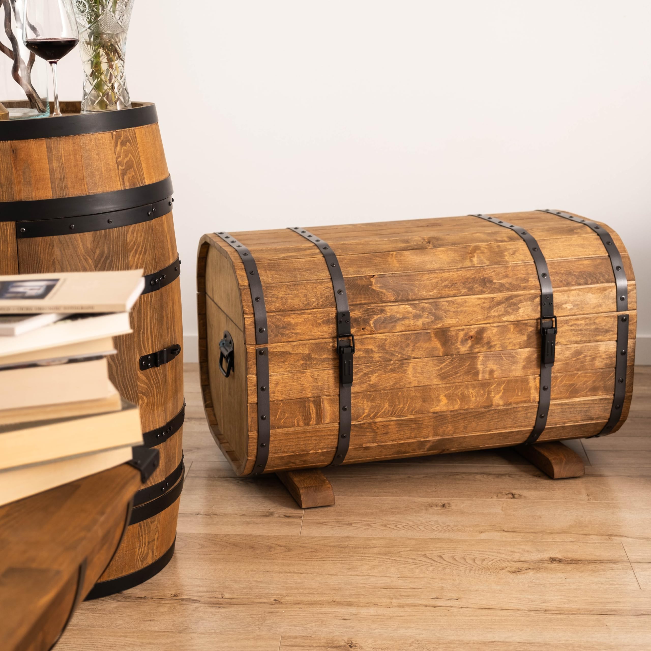CREATIVE COOPER Holztruhe 180L – Rustikale Aufbewahrungskiste aus geöltem Erlenholz – Fass-Design – Für Innen & Außen – 80x50x50 cm