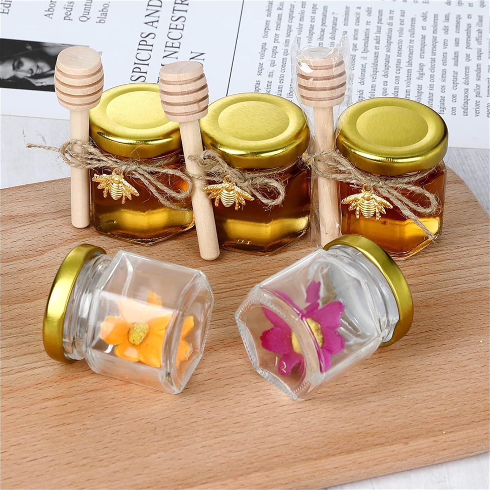 GläSer Zum Einkochen 1,5 Oz Sechseck-Miniglas mit Holzlöffel, Golddeckel, Bienenanhängern, Jutes - for die Hochzeit(12Pcs Set)