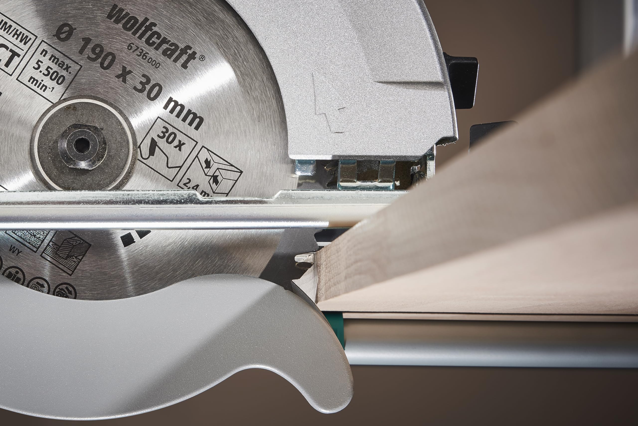 wolfcraft FKS 145 Führungsschiene für Handkreissägen - Schnitte bis 110 cm | Kunststoffschlitten mit Gummilippe, Aluminium, für Akku- & Netzbetriebene Sägen - verlängerbar und teilbar - 6913000