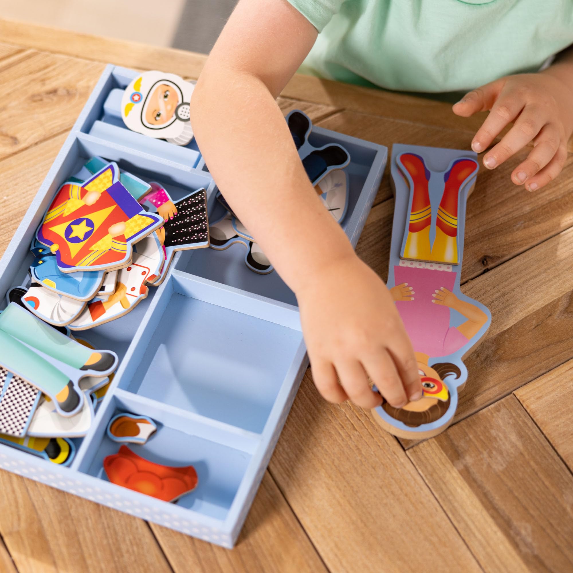 Melissa & Doug Gioco Calamite Bambola da Vestire - Julia | Giochi Magnetici per Bambini 3 Anni su | Giochi Calamite Bambola di Legno Crea La Moda | Bambole con Vestiti da Cambiare
