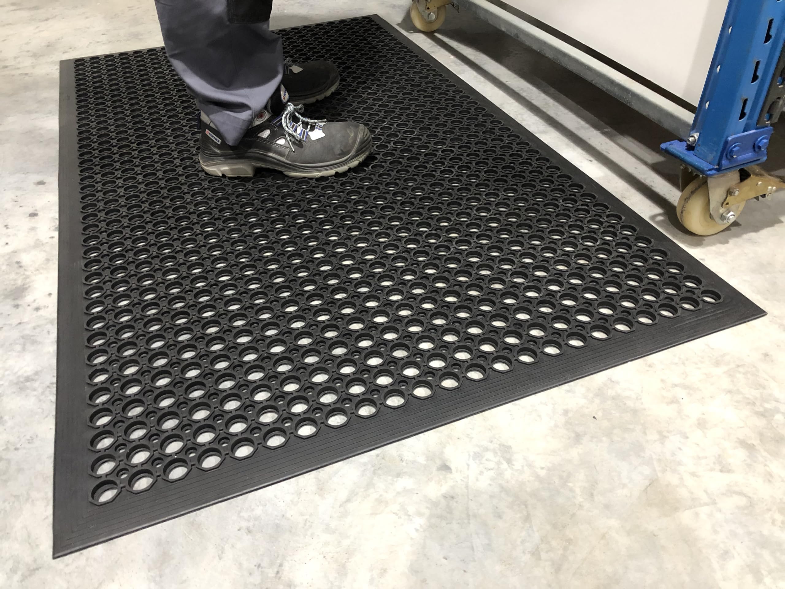 Work Rub | Profi Ringgummimatte | Anti-Ermüdungsmatte | Arbeitsplatzmatte gelocht mit umlaufenden Anlaufschrägen | 100% Naturkautschuk | 15mm hoch | 90cm x 150cm