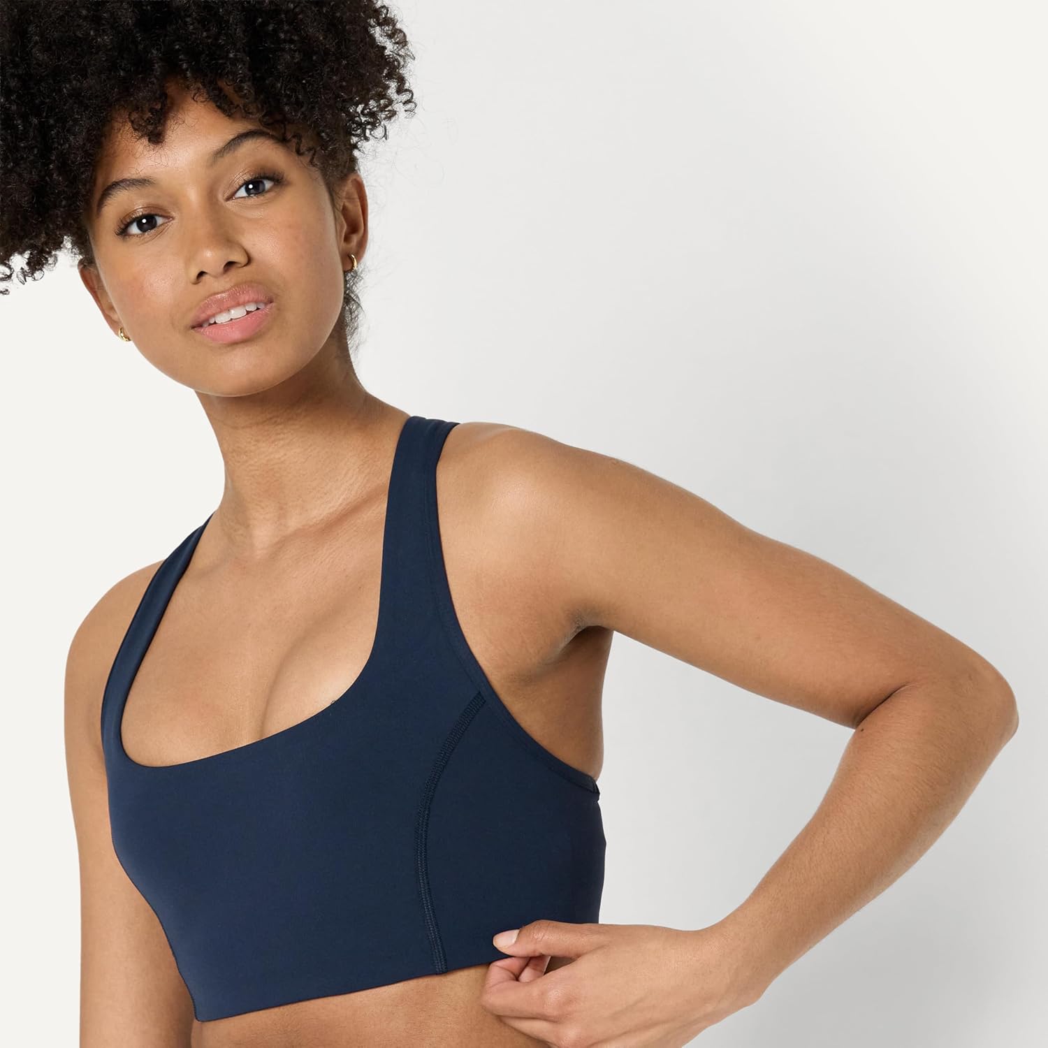 Amazon Essentials Women's Women's FormFlex Light Support Square Neck Sports Bra - Image 4