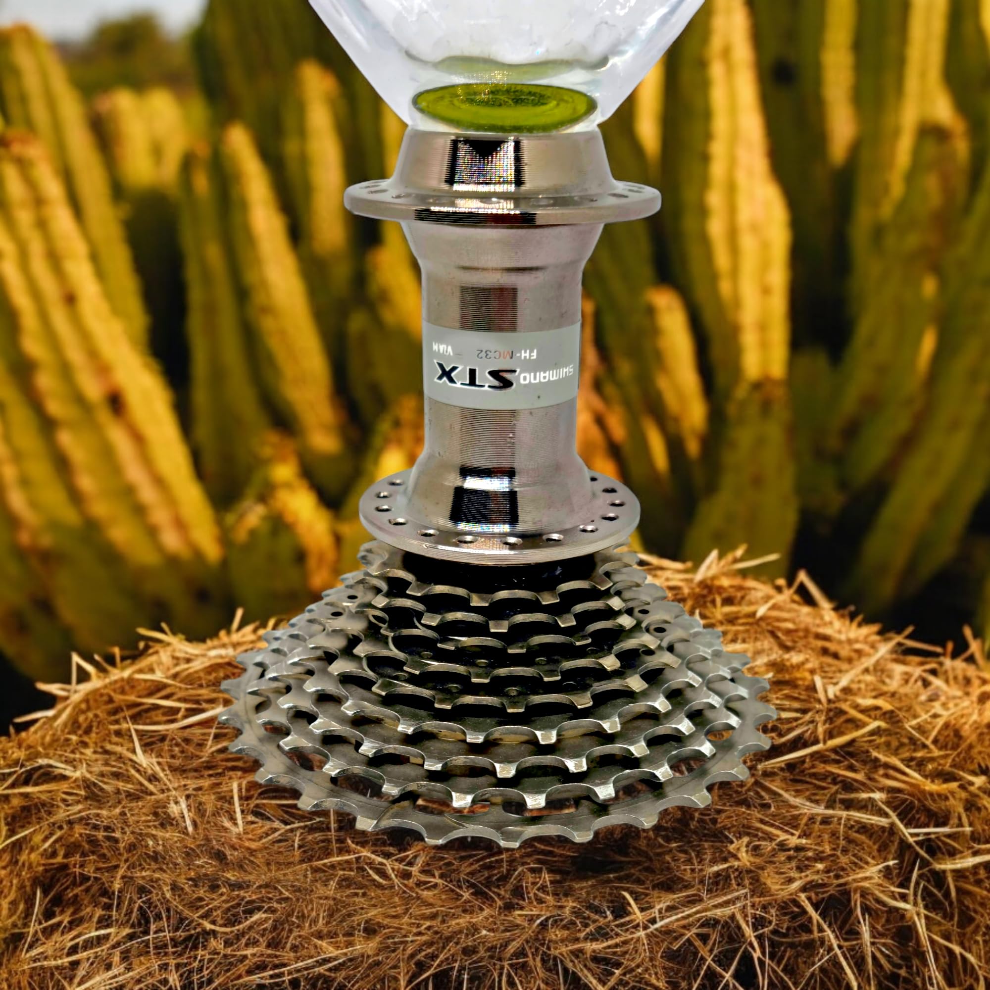 Générique Calice Orval - Art et Design Unique sur Piédestal en Engrenage de Chaîne de Vélo - Verre de Bière Trappiste.