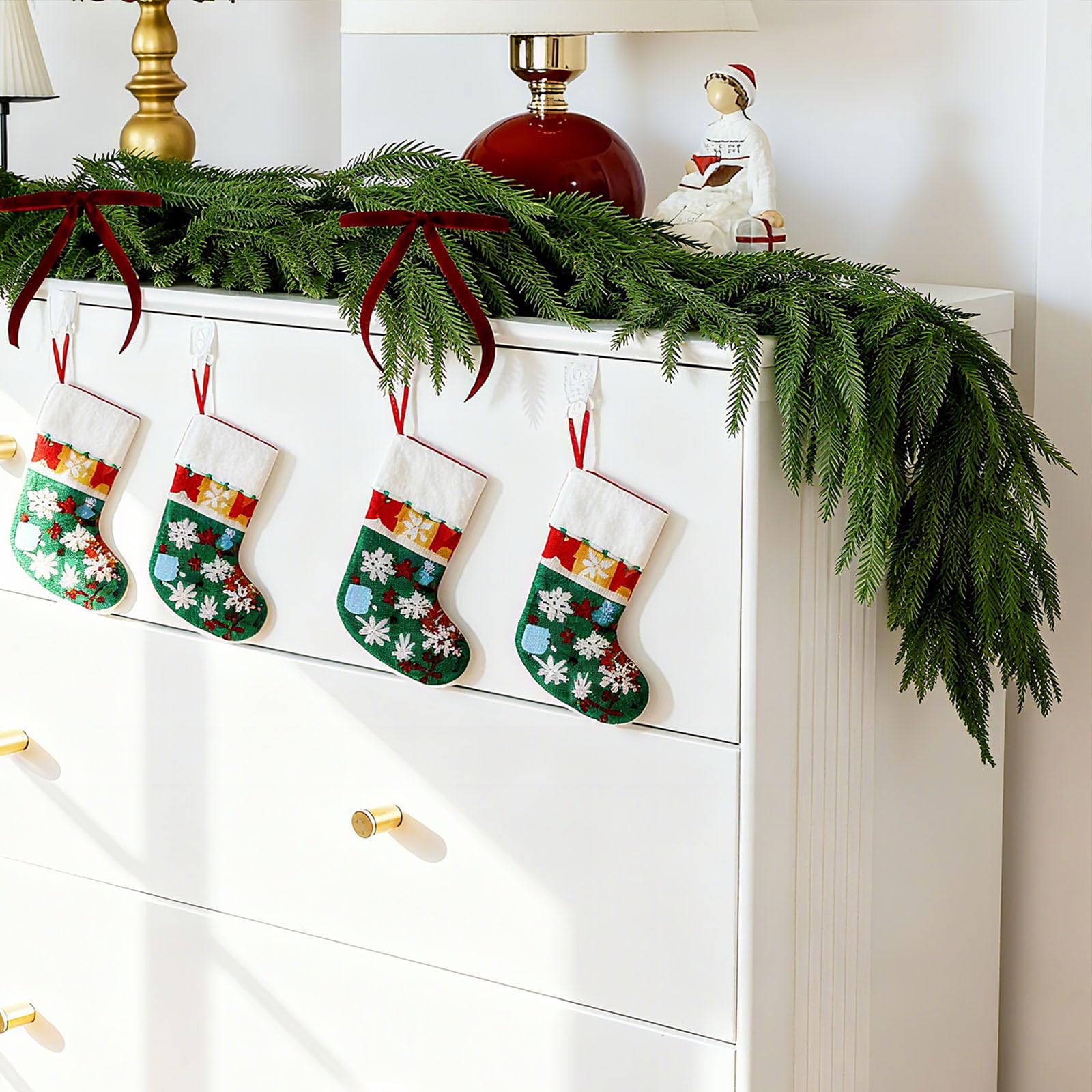 Guirnalda de Navidad de 270 cm, guirnalda de pino Norfolk hecha a mano artificial para chimeneas, escaleras, mesa, decoración de exteriores (con lazo)
