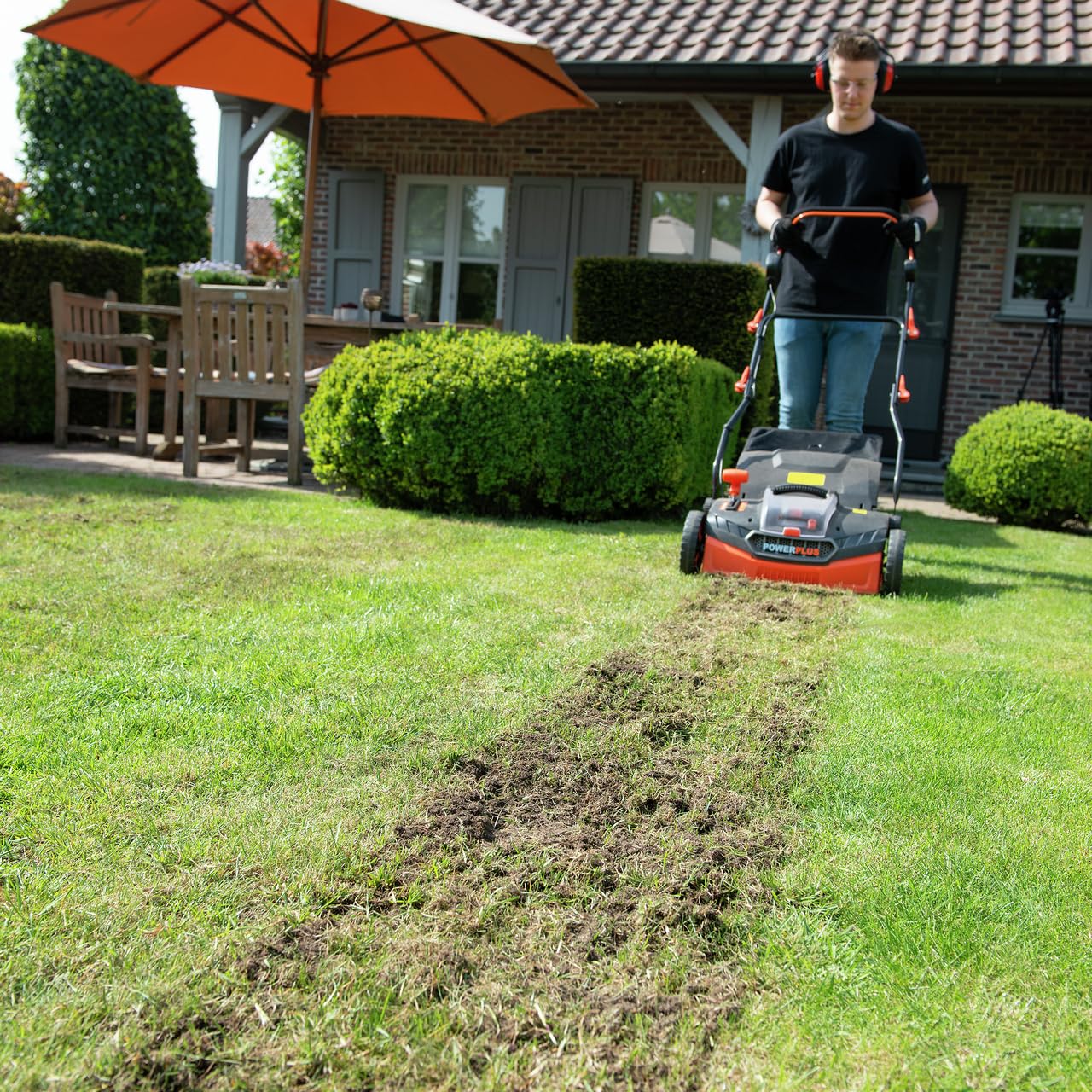 Powerplus POWDPG8020 – Escarificador 40 V Li-ion con tracción (no acusado)