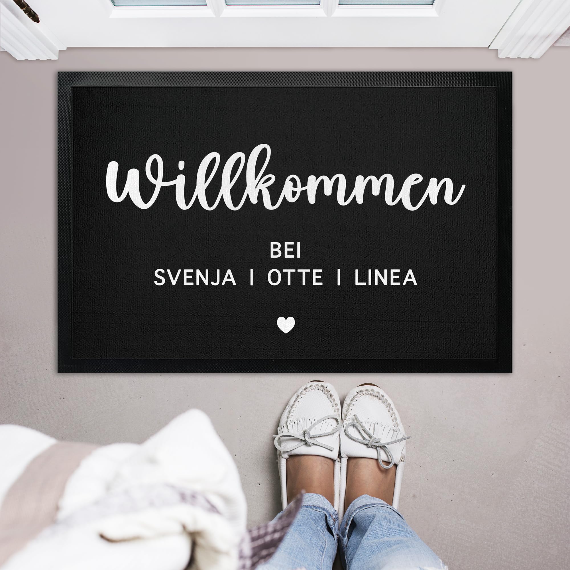 Willkommen Fußmatte Personalisiert Familie Name bis 120cm | Türmatte personalisiert schwarz als Geschenk zum Einzug, Hochzeit, Verlobung, Geburtstag mit Wunschtext (80x60cm)
