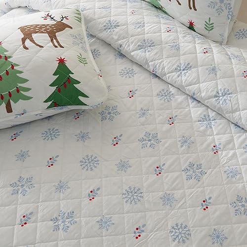 Miniatura 3 de Great Bay Home - Juego de edredón navideño de 3 piezas con fundas Colcha reversible con patrón navideño. colección Holly, matrimonialqueen