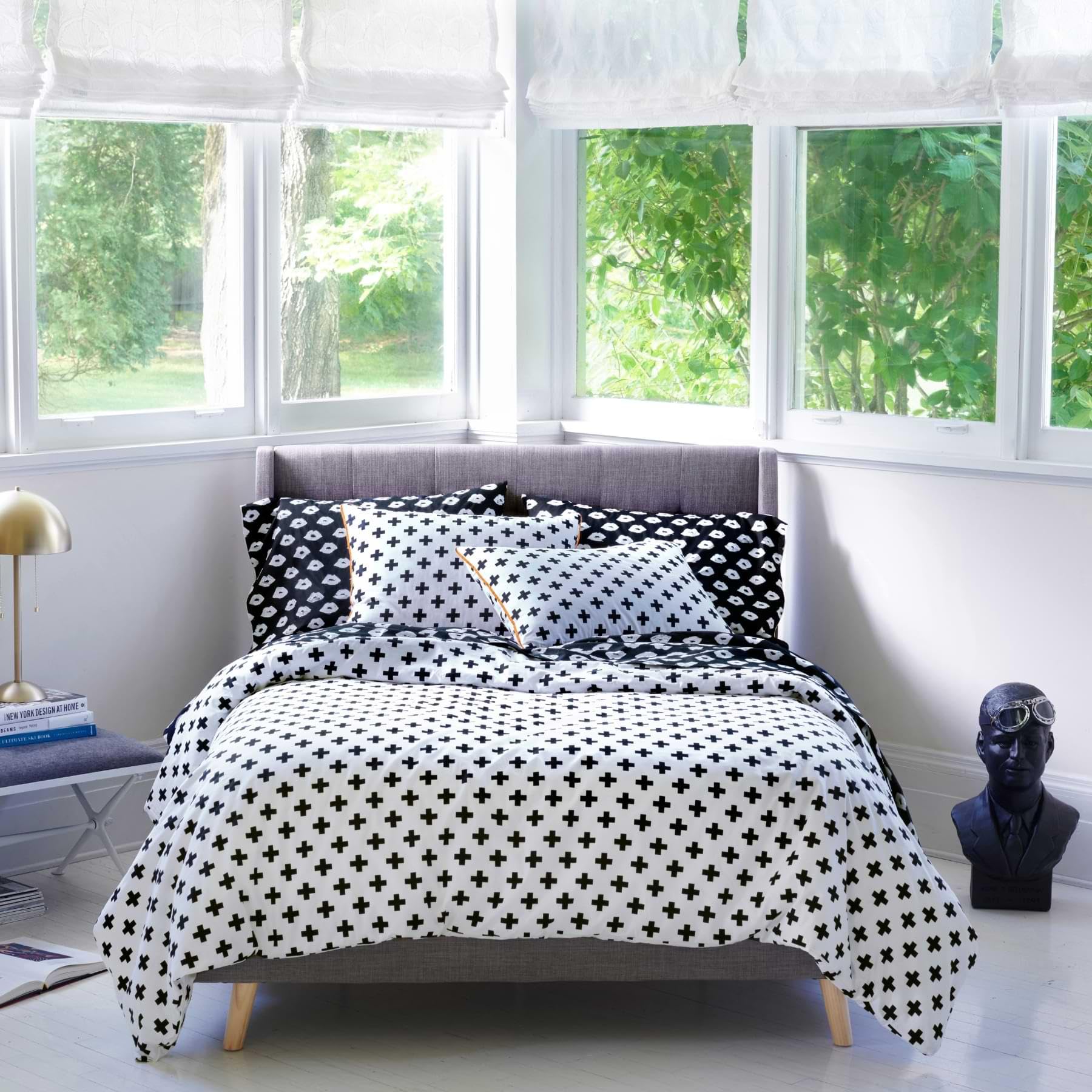 Vision Linens Black Cross Pattern 1x Single (135 x 200cm) White Duvet Cover & 1x Matching Pillowcase Set, Soft, Sustainable, Modern, Stylish, 100% Cotton Fabric, Machine Washable