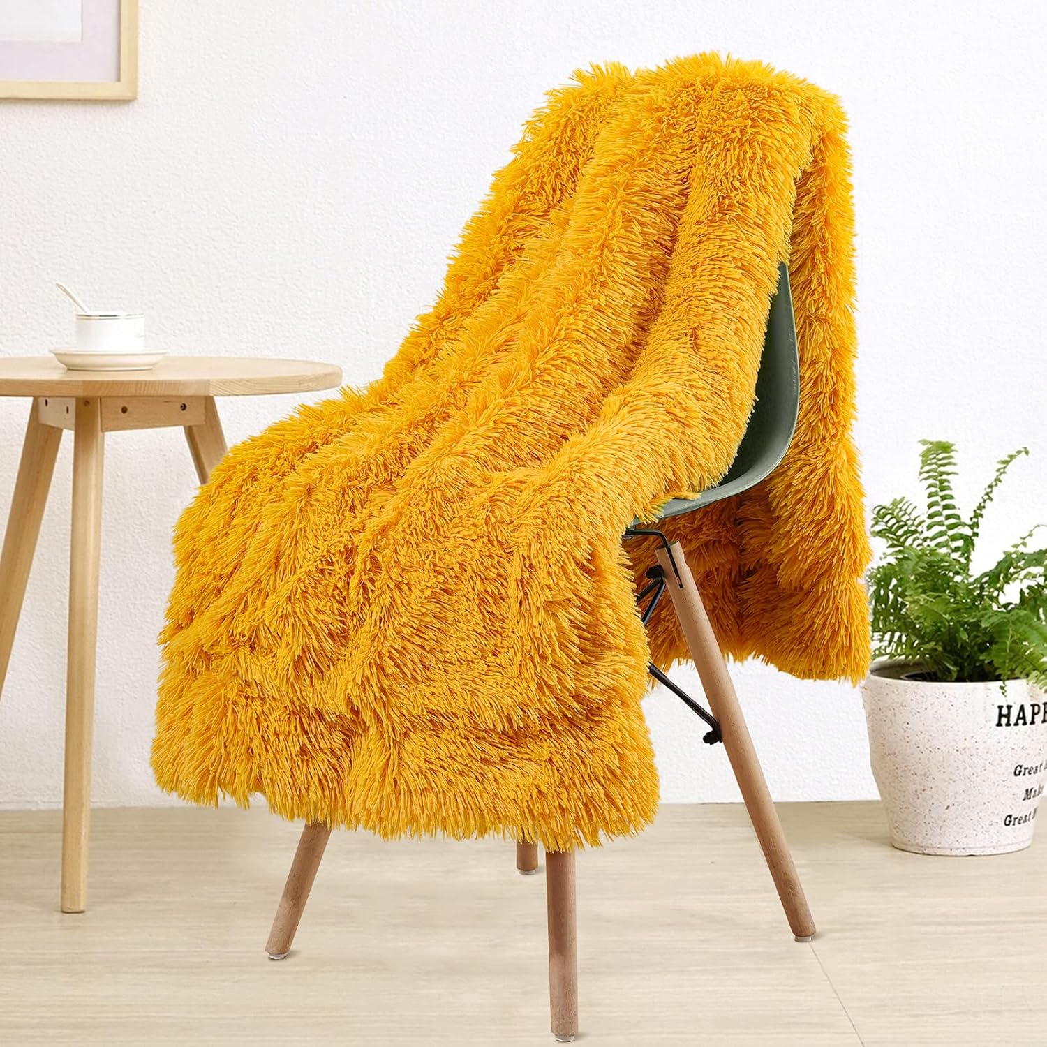 LOCHAS Super Soft Shaggy Faux Fur Blanket, Plush Fuzzy Bed Throw