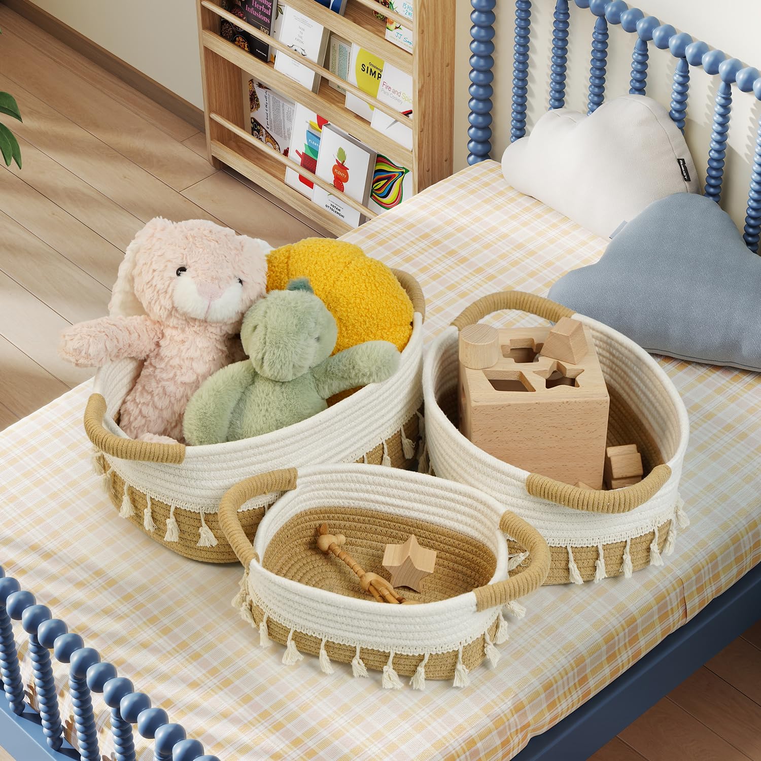 danpinera 3er Aufbewahrungskörbe Set aus Baumwollseil – Woven Rope Storage Baskets mit Griffen, Boho Quasten Deko körbchen, für Wohnzimmer, Schlafzimmer, Kinderzimmer, Große/Mittlere/Kleine Weiß-Khaki